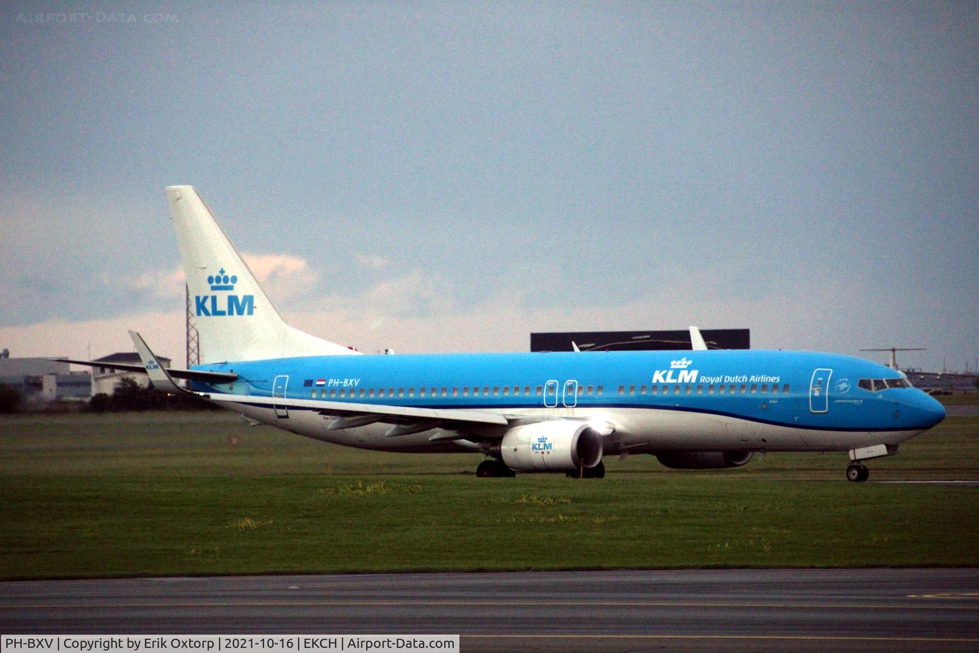 PH-BXV, 2007 Boeing 737-8K2 C/N 30370, PH-BXV taking off rw 22R