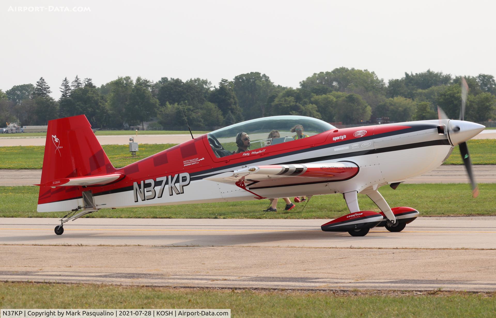 N37KP, 2016 Extra EA-300/LC C/N LC056, Extra EA-300/LC