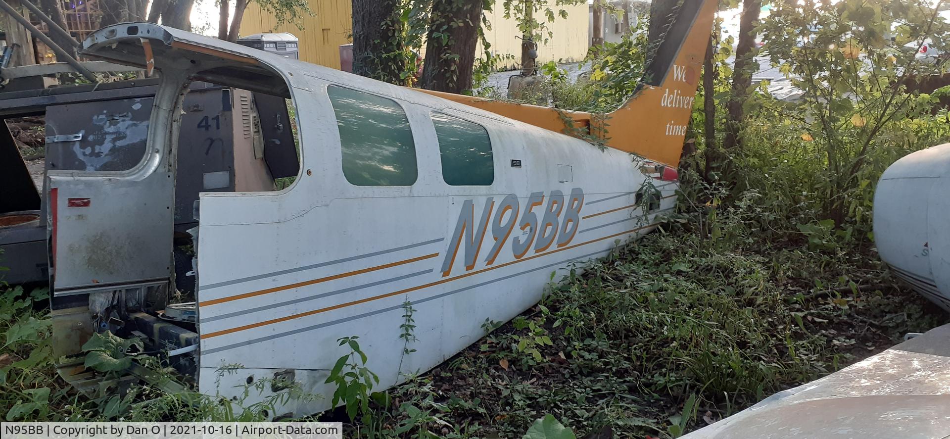 N95BB, 1973 Beech 58 Baron C/N TH-333, Not much left.