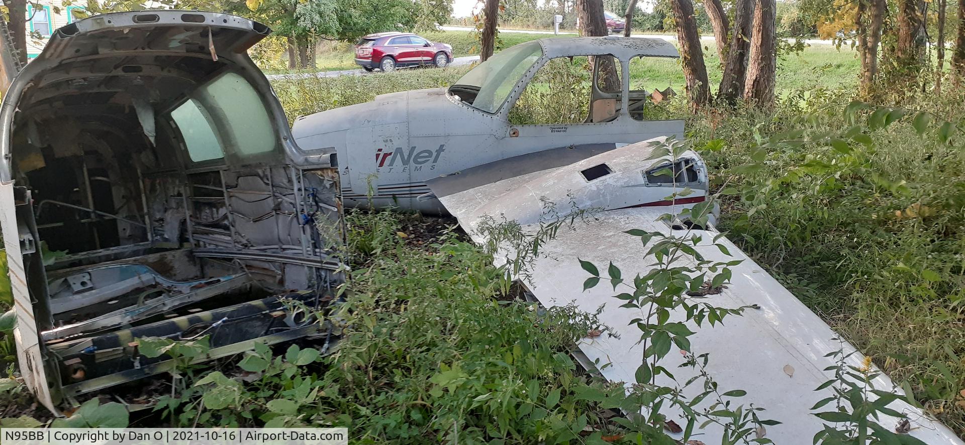 N95BB, 1973 Beech 58 Baron C/N TH-333, Scrapped and dumped in the woods at an Indianapolis paintball park