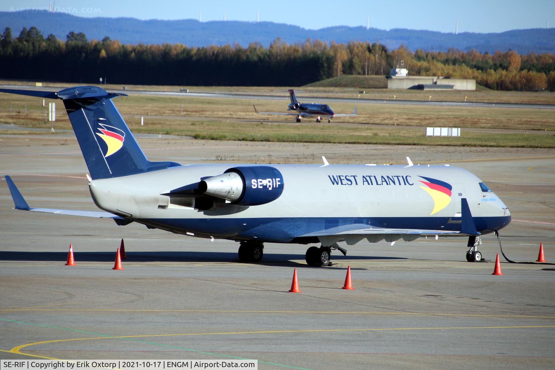 SE-RIF, 1996 Canadair CRJ-200LR (CL-600-2B19) C/N 7142, SE-RIF in OSL