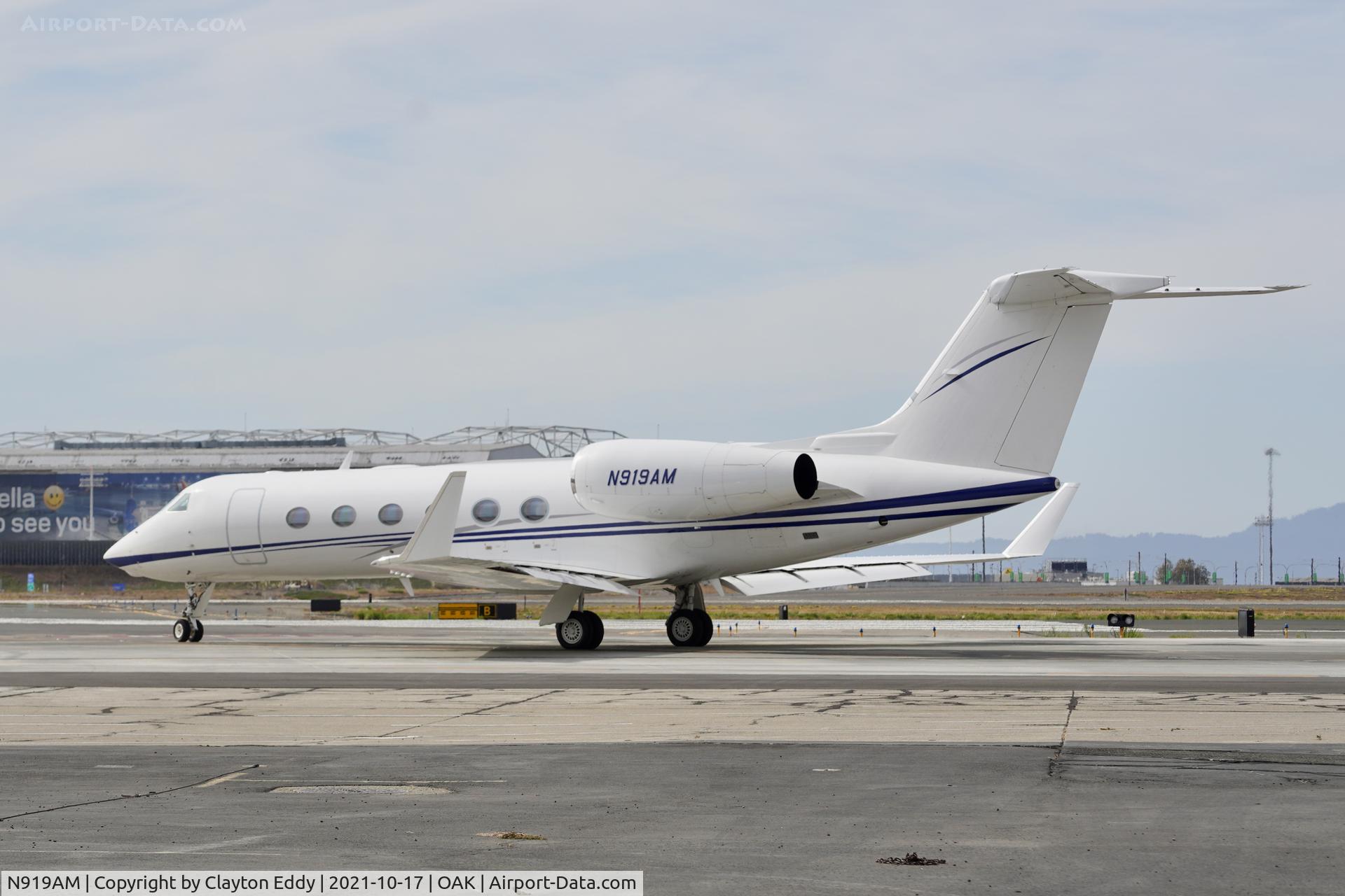 N919AM, 2009 Gulfstream Aerospace GIV-X (G450) C/N 4179, North Field Oakland airport California 2021.