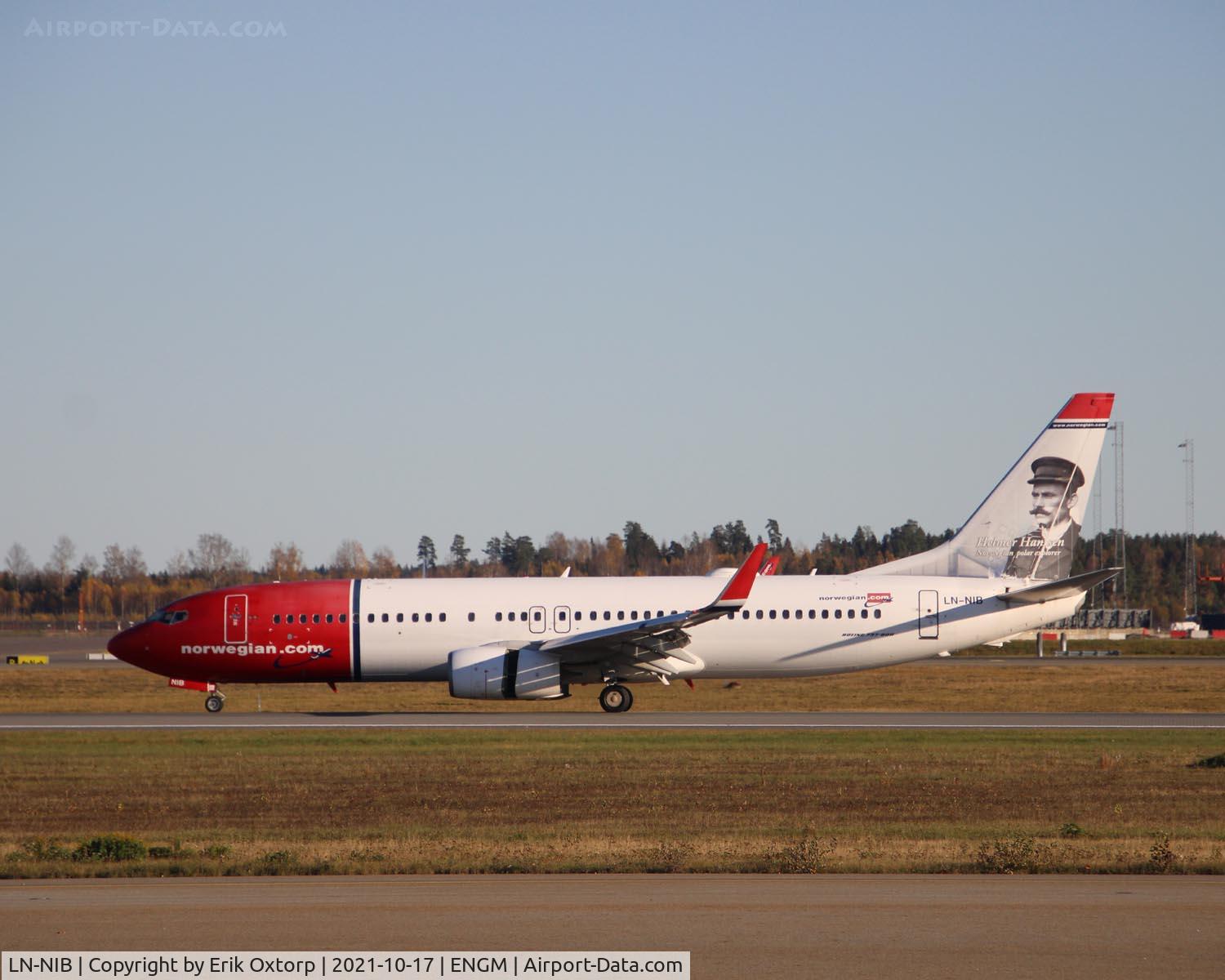 LN-NIB, 2011 Boeing 737-86J C/N 36879, LN-NIB landing in OSL