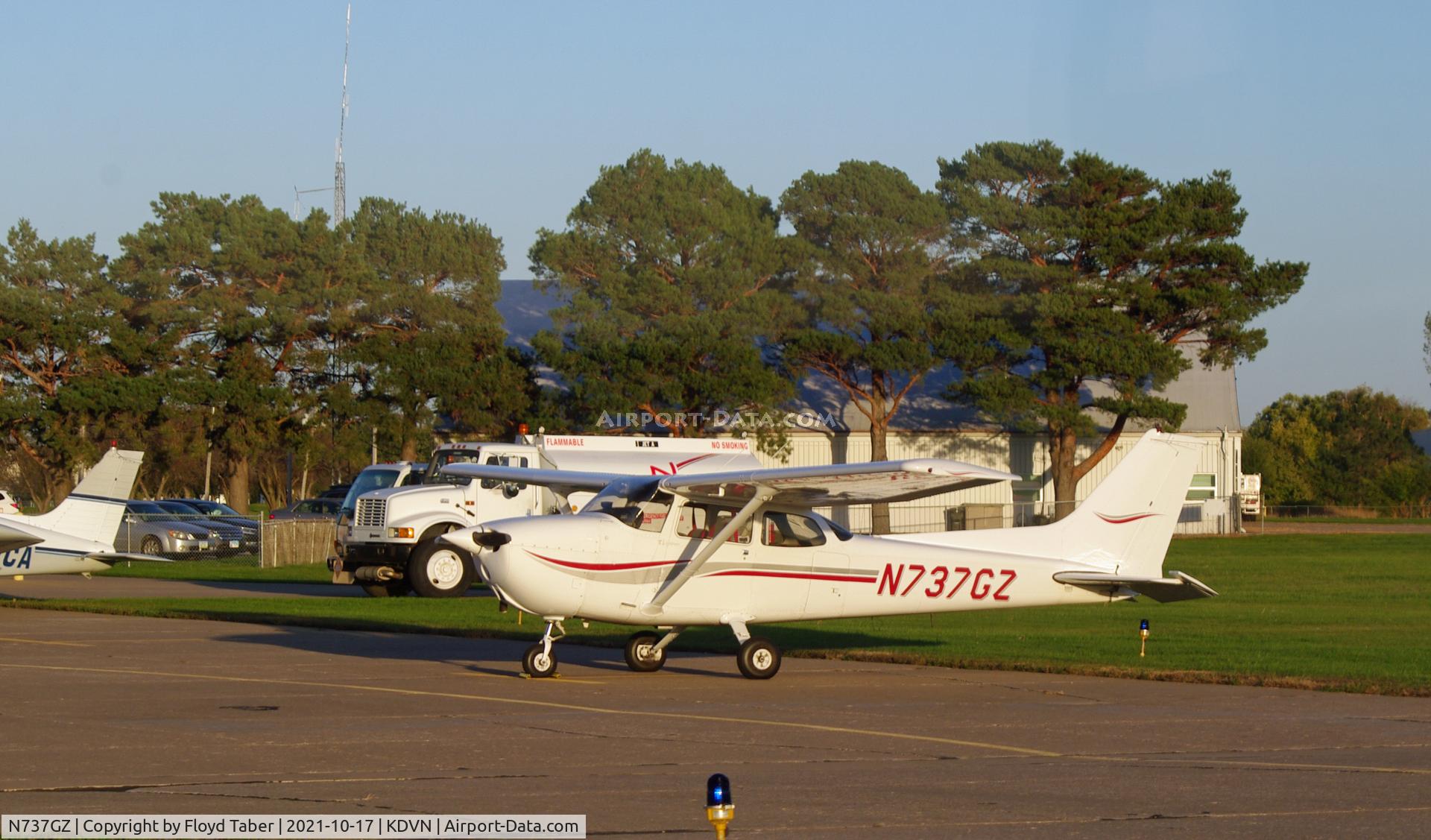 N737GZ, 1977 Cessna 172N C/N 17269419, At the Carver Aero Ramp