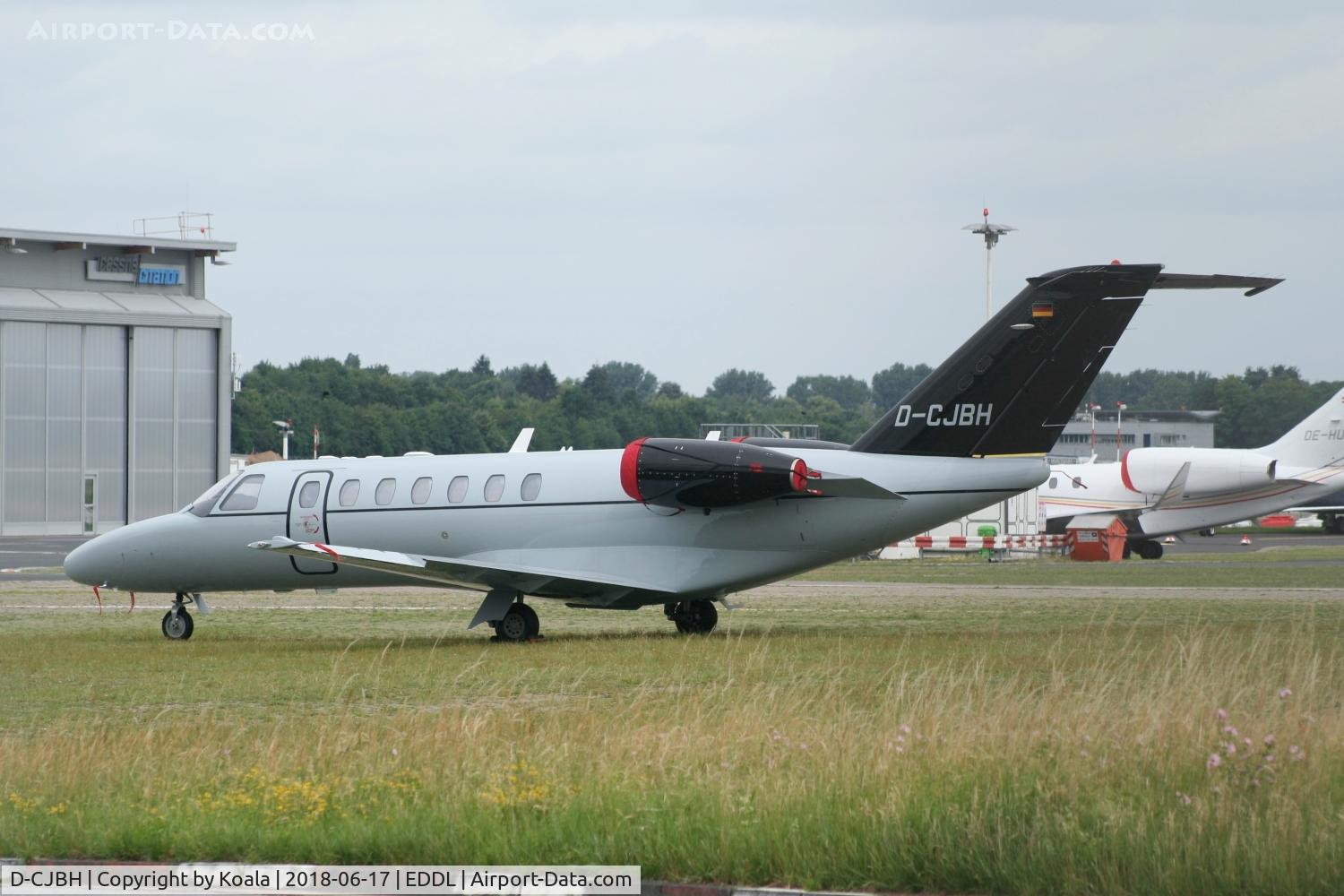 D-CJBH, 2007 Cessna 525B CitationJet CJ3 C/N 525B-0161, Waiting at the GAT
