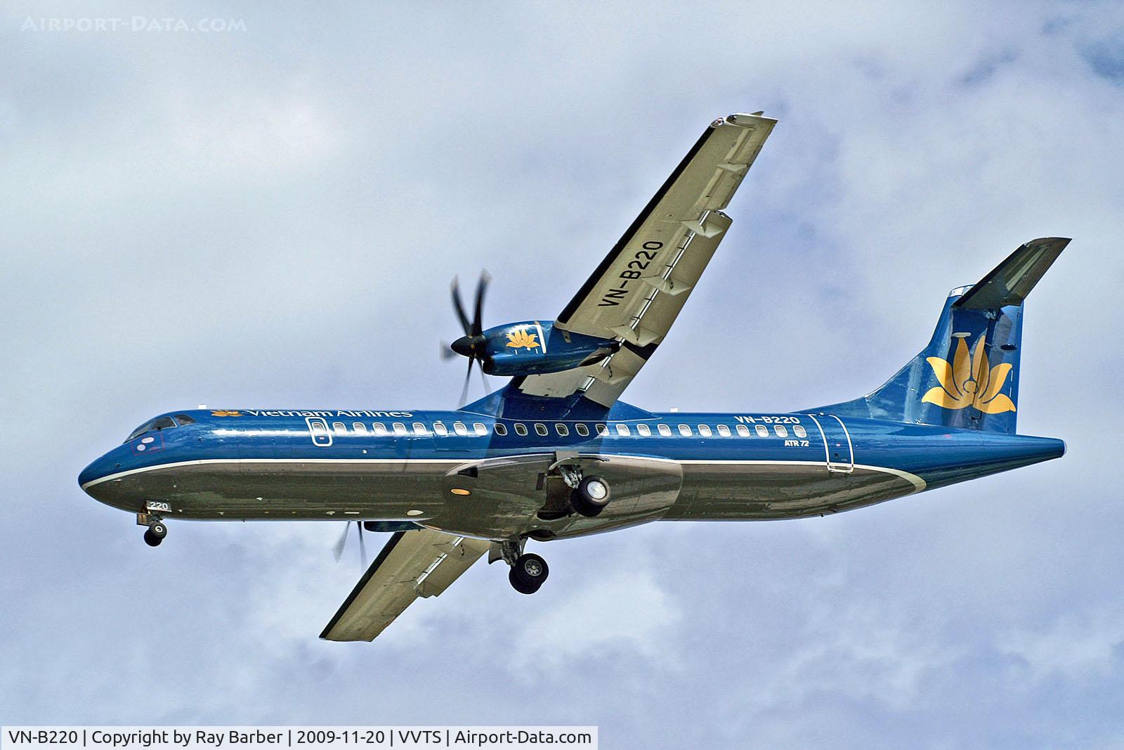 VN-B220, 2009 ATR 72-212A C/N 890, VN-B220   Aerospatiale ATR-72-212A [890] (Vietnam Airlines) Ho Chi Minh-Tan Son Nhat Int'l~VN 20/11/2009