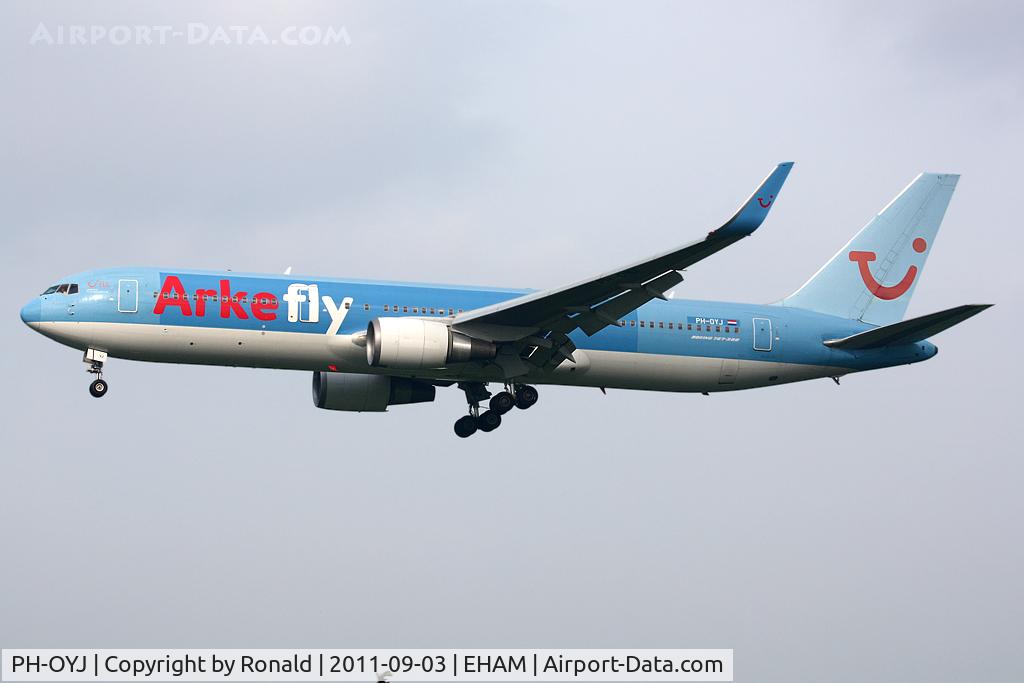 PH-OYJ, 2000 Boeing 767-304 C/N 29384, at spl