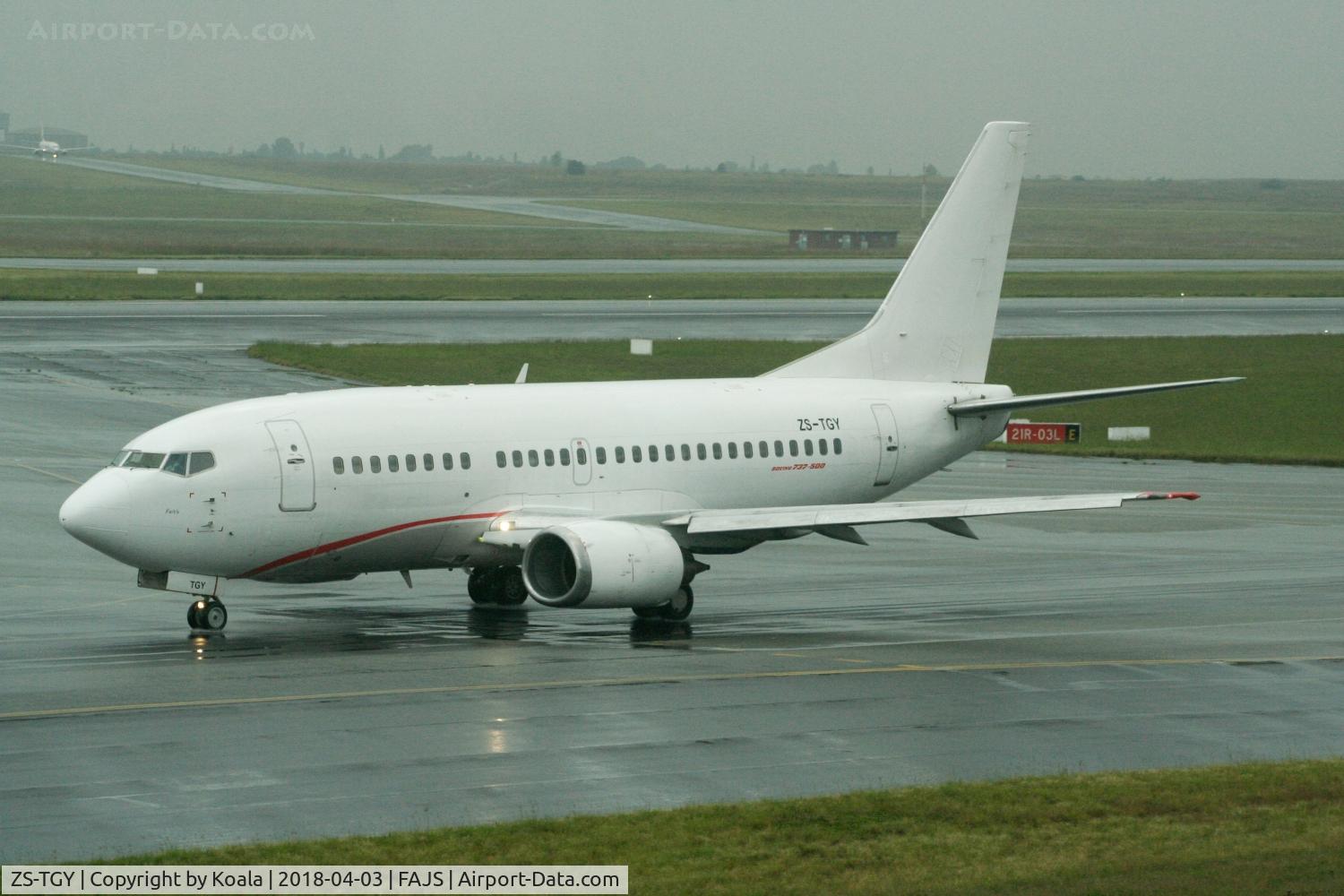 ZS-TGY, 1992 Boeing 737-5Y0 C/N 25183, Taxing for departure.