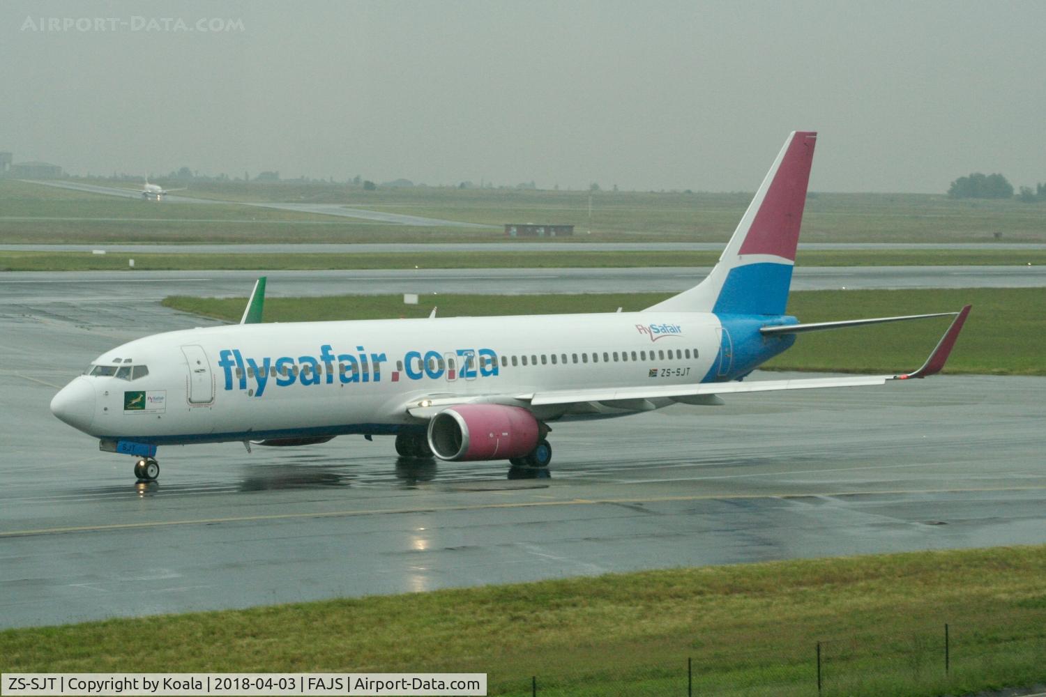 ZS-SJT, 2002 Boeing 737-844 C/N 32633, Taxing for departure