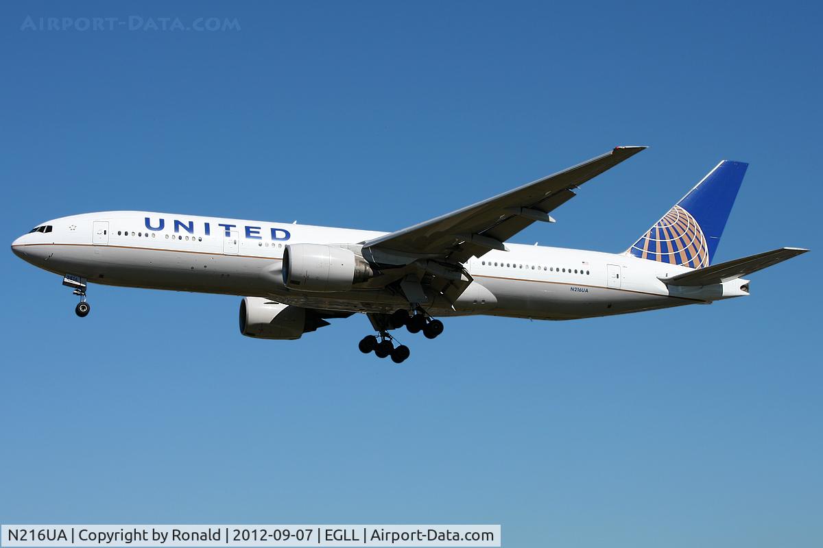 N216UA, 2000 Boeing 777-222 C/N 30549, at lhr