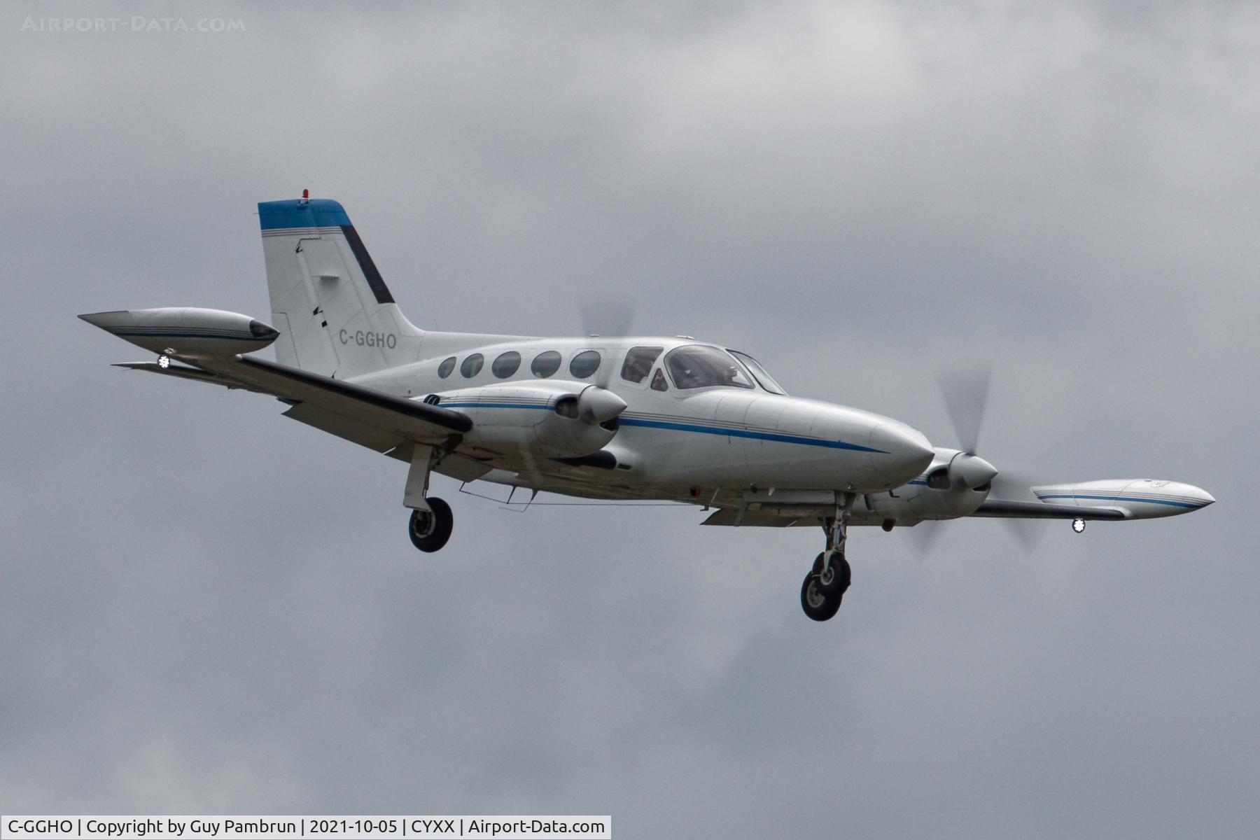 C-GGHO, Cessna 421B Golden Eagle C/N 421B0903, Landing on 19
