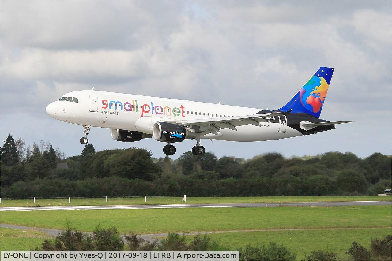 LY-ONL, 2010 Airbus A320-214 C/N 4489, Airbus A320-214, Landing rwy 25L, Brest-Bretagne airport (LFRB-BES)