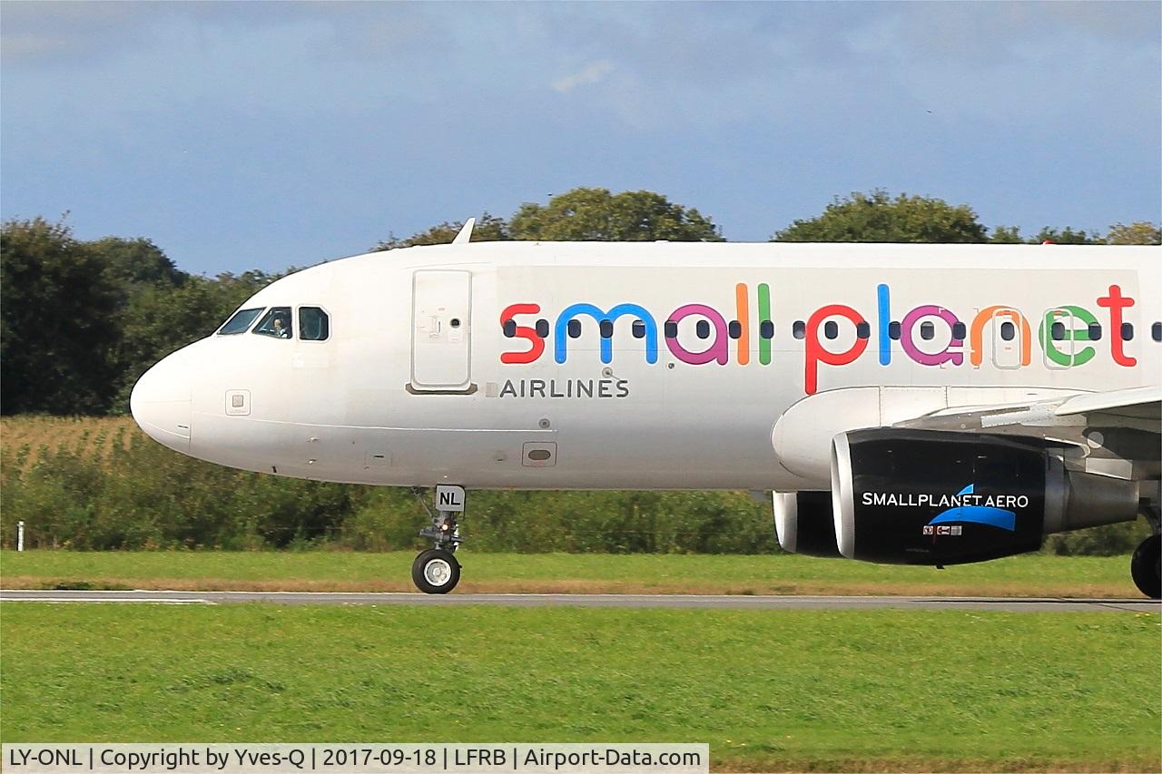 LY-ONL, 2010 Airbus A320-214 C/N 4489, Airbus A320-214, Take off run rwy 25L, Brest-Bretagne airport (LFRB-BES)