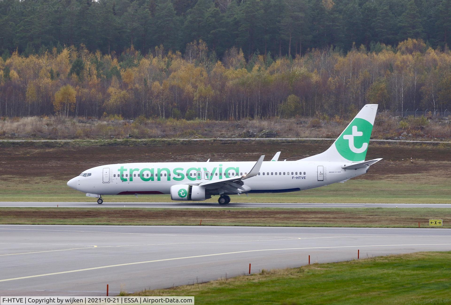 F-HTVE, 2017 Boeing 737-8KT C/N 62155, RWY 26