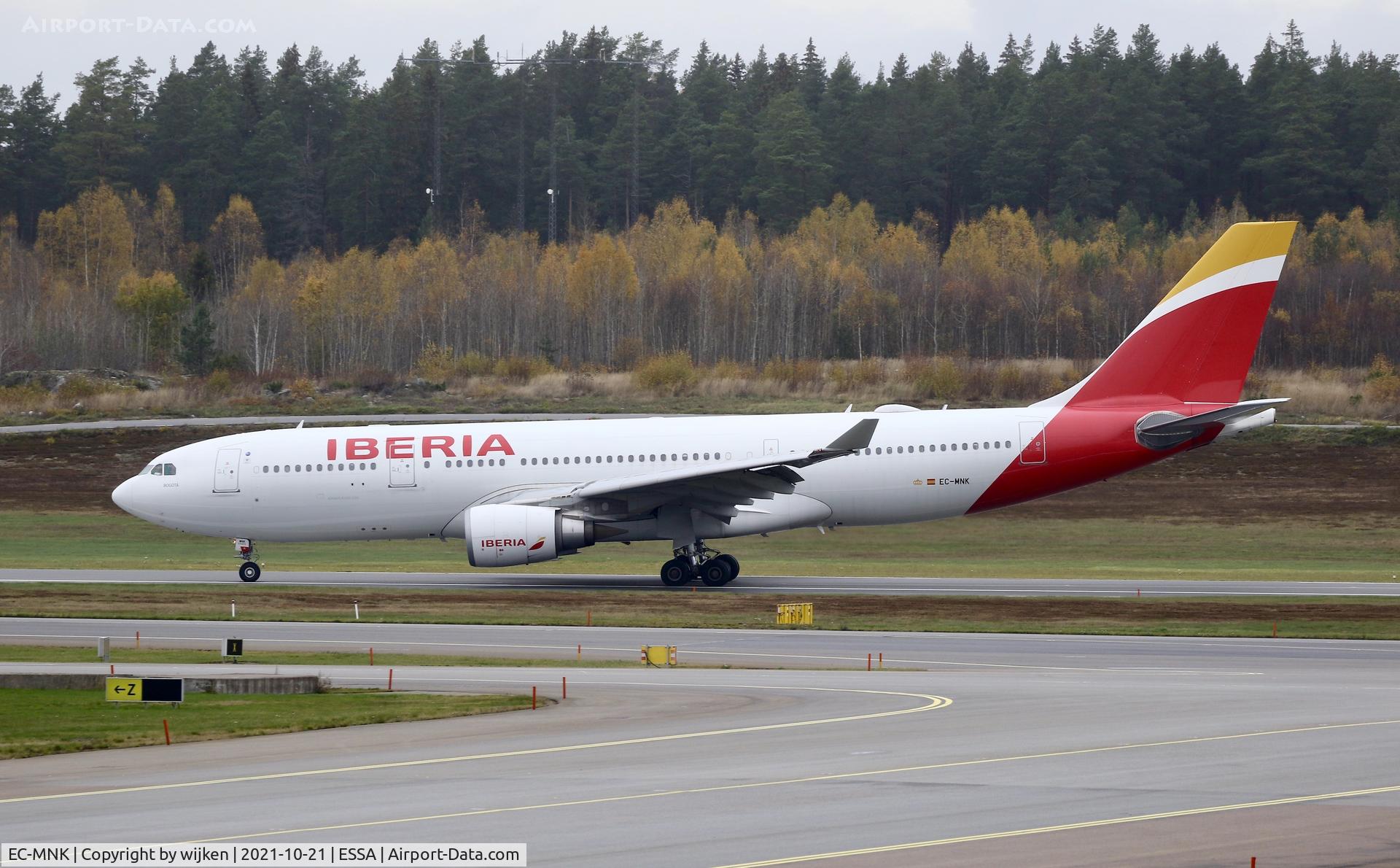 EC-MNK, 2016 Airbus A330-202 C/N 1755, RWY 26