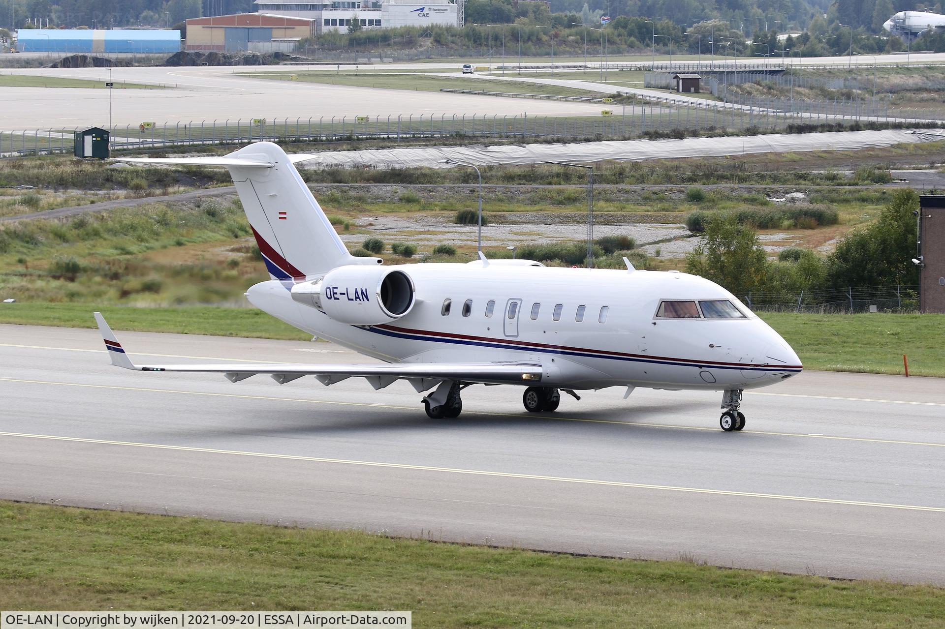 OE-LAN, 2016 Bombardier Challenger 604 (CL-600-2B16) C/N 6088, TWY W
