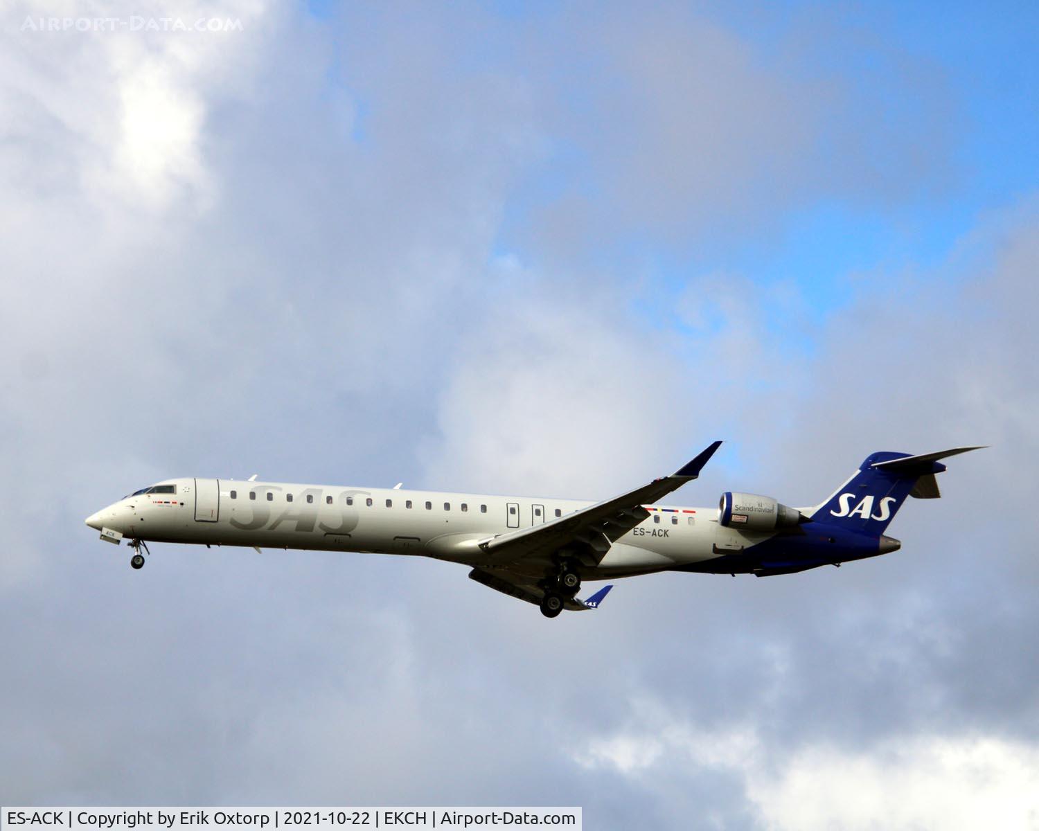 ES-ACK, 2009 Bombardier CRJ-900 (CL-600-2D24) C/N 15211, ES-ACK landing rw 22L