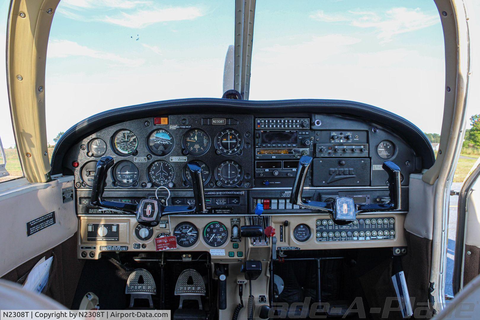 N2308T, 1971 Piper PA-28R-200 C/N 28R-7135200, 1971 Piper PA-28R-200