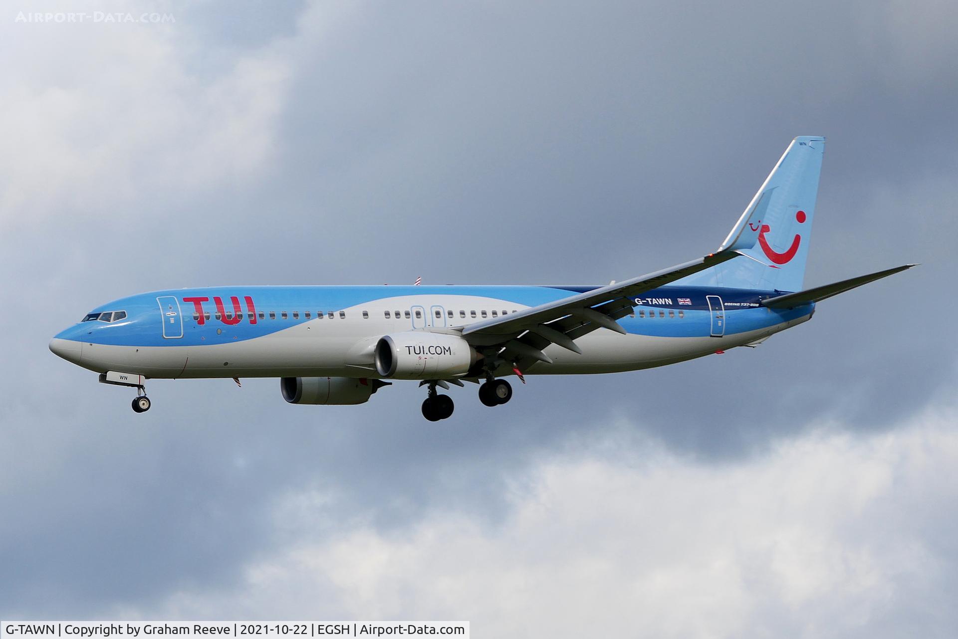 G-TAWN, 2013 Boeing 737-8K5 C/N 37251, On approach to Norwich.