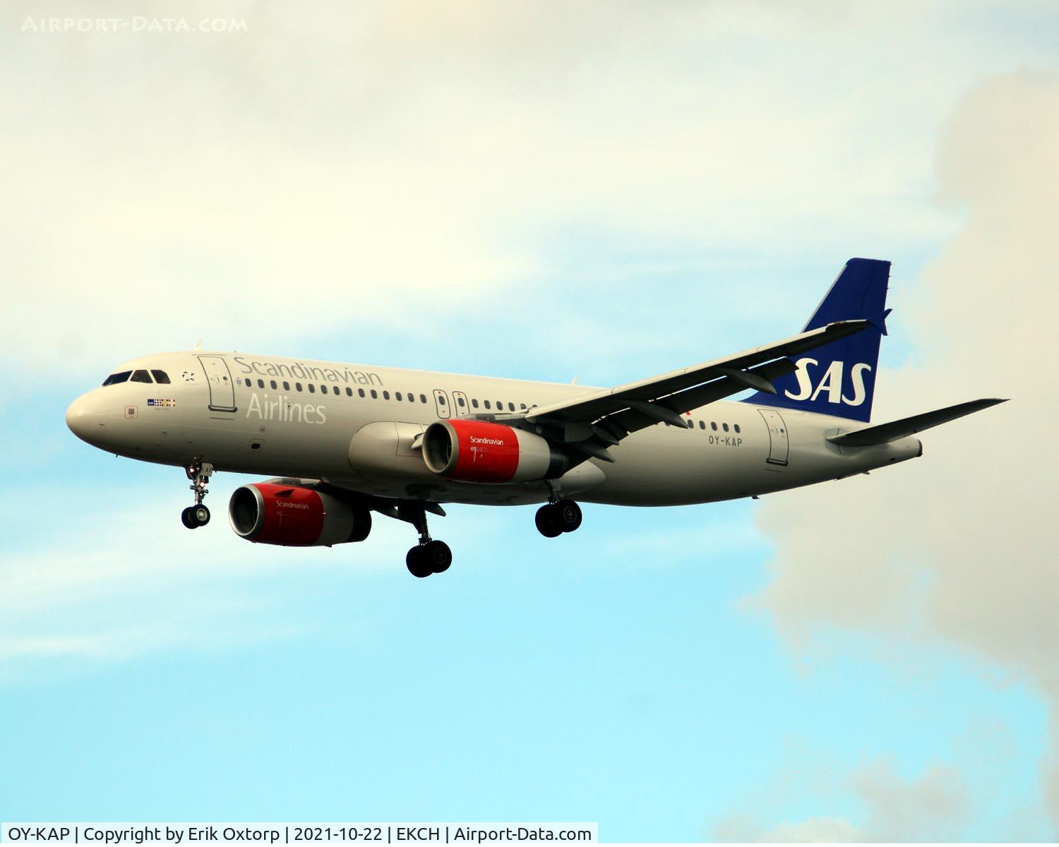 OY-KAP, 2007 Airbus A320-232 C/N 3086, OY-KAP landing rw 22L