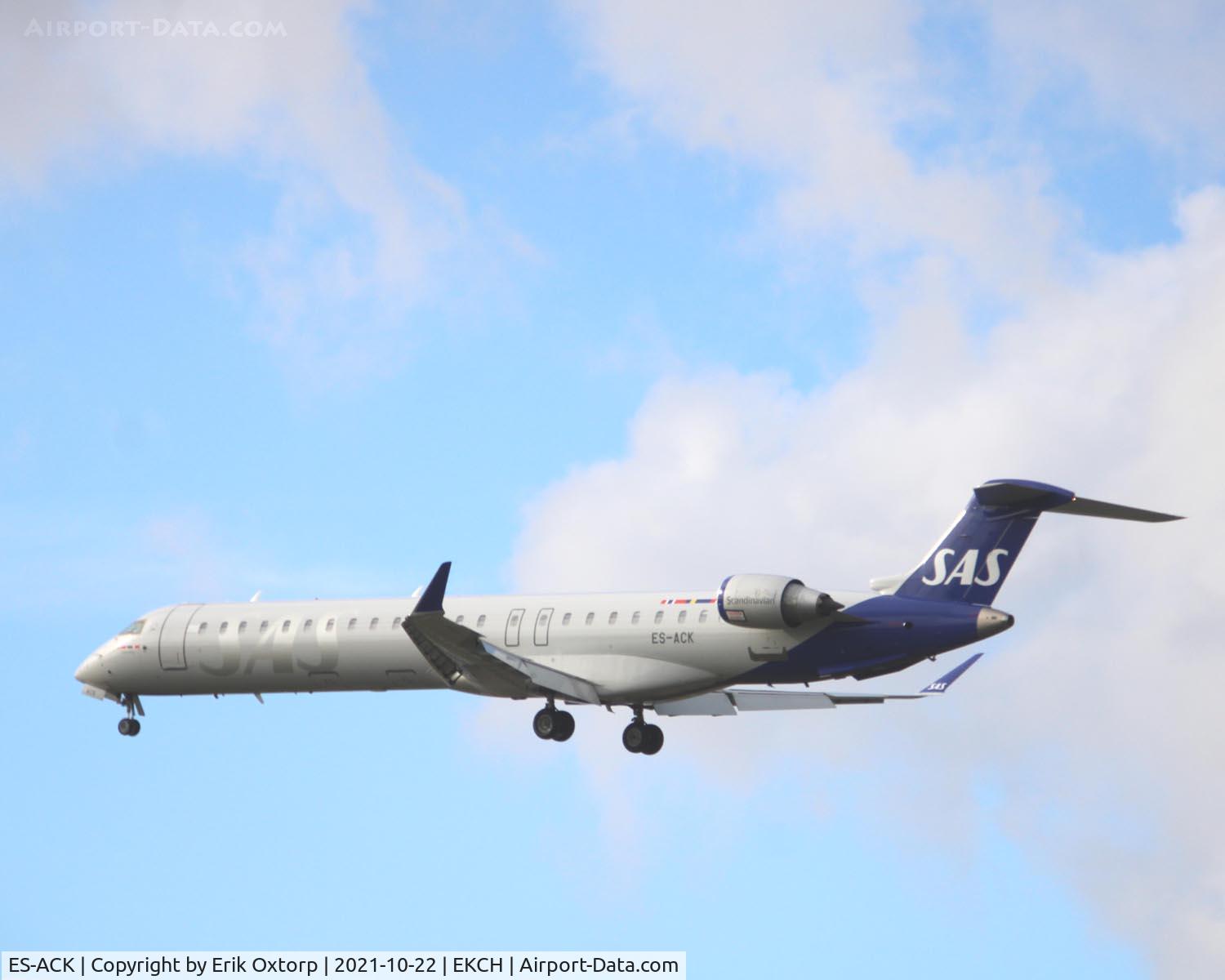 ES-ACK, 2009 Bombardier CRJ-900 (CL-600-2D24) C/N 15211, ES-ACK landing rw 22L
