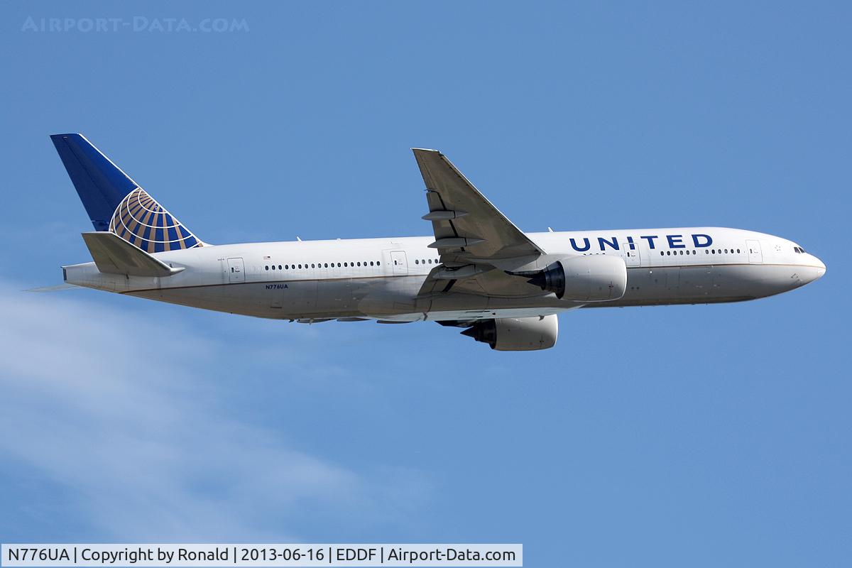 N776UA, 1996 Boeing 777-222 C/N 26937, at fra