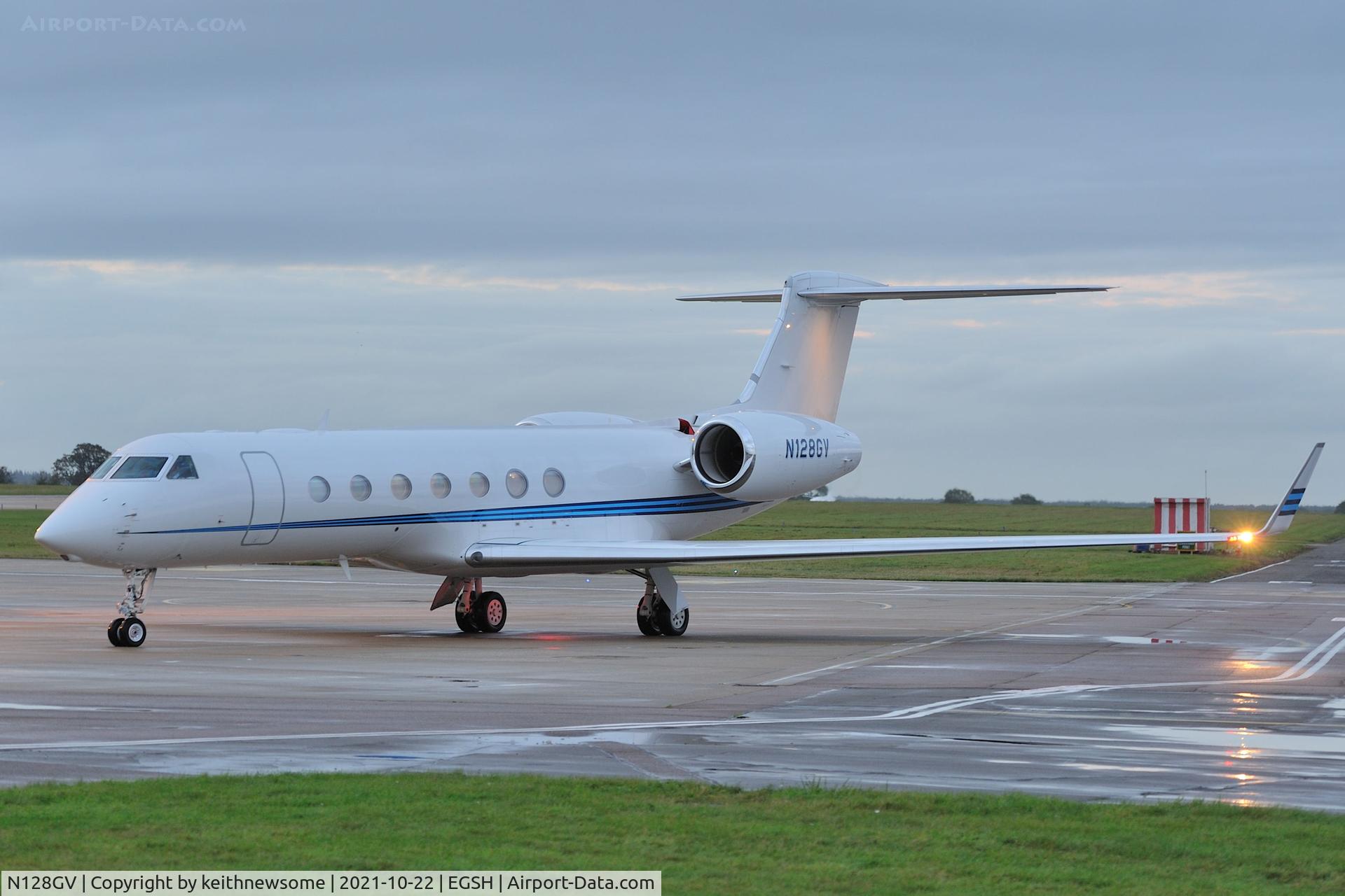 N128GV, 2002 Gulfstream Aerospace G-V C/N 665, Arriving at Norwich from New York, USA.