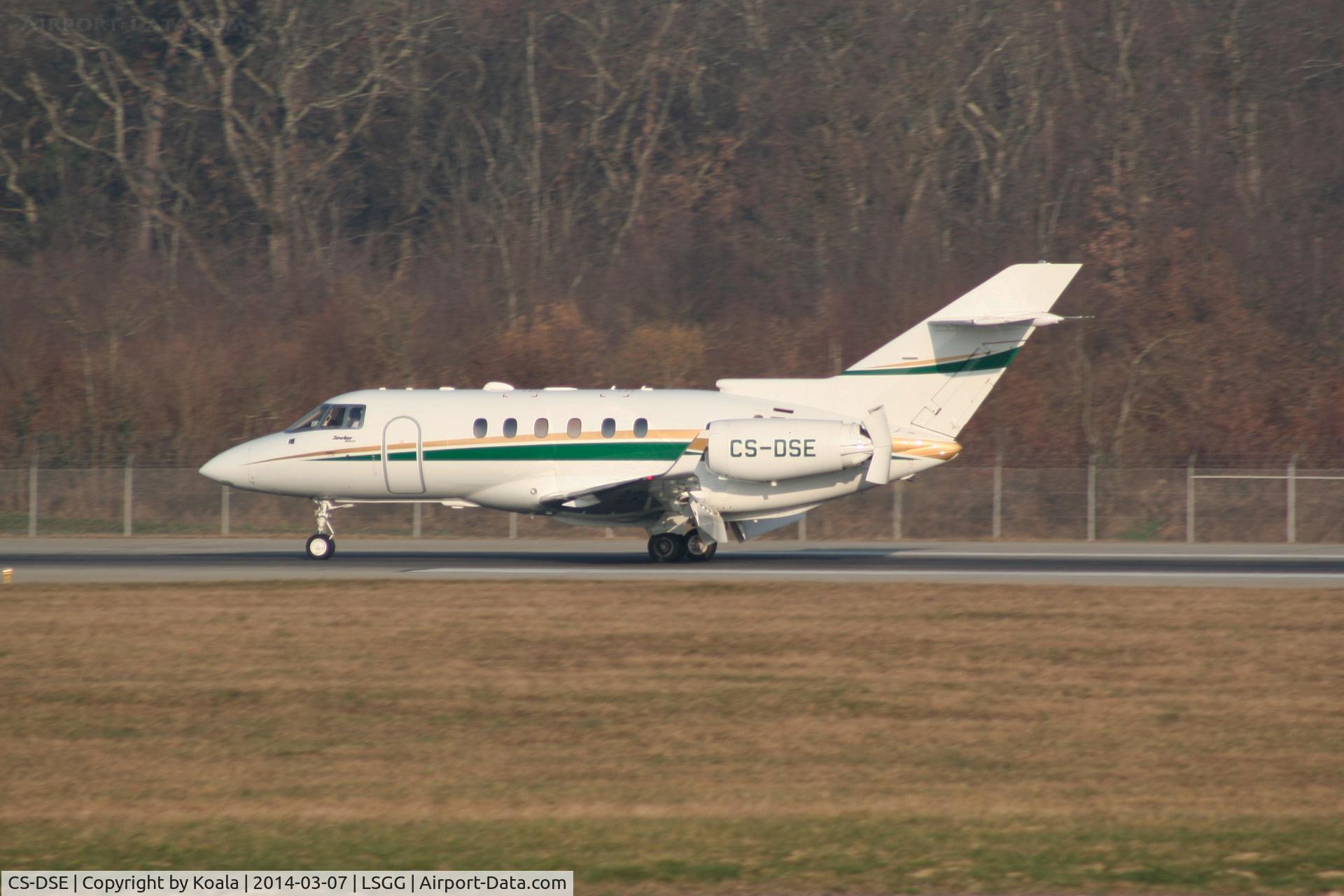 CS-DSE, 2012 Hawker Beechcraft 900XP C/N HA-0204, Arriving.