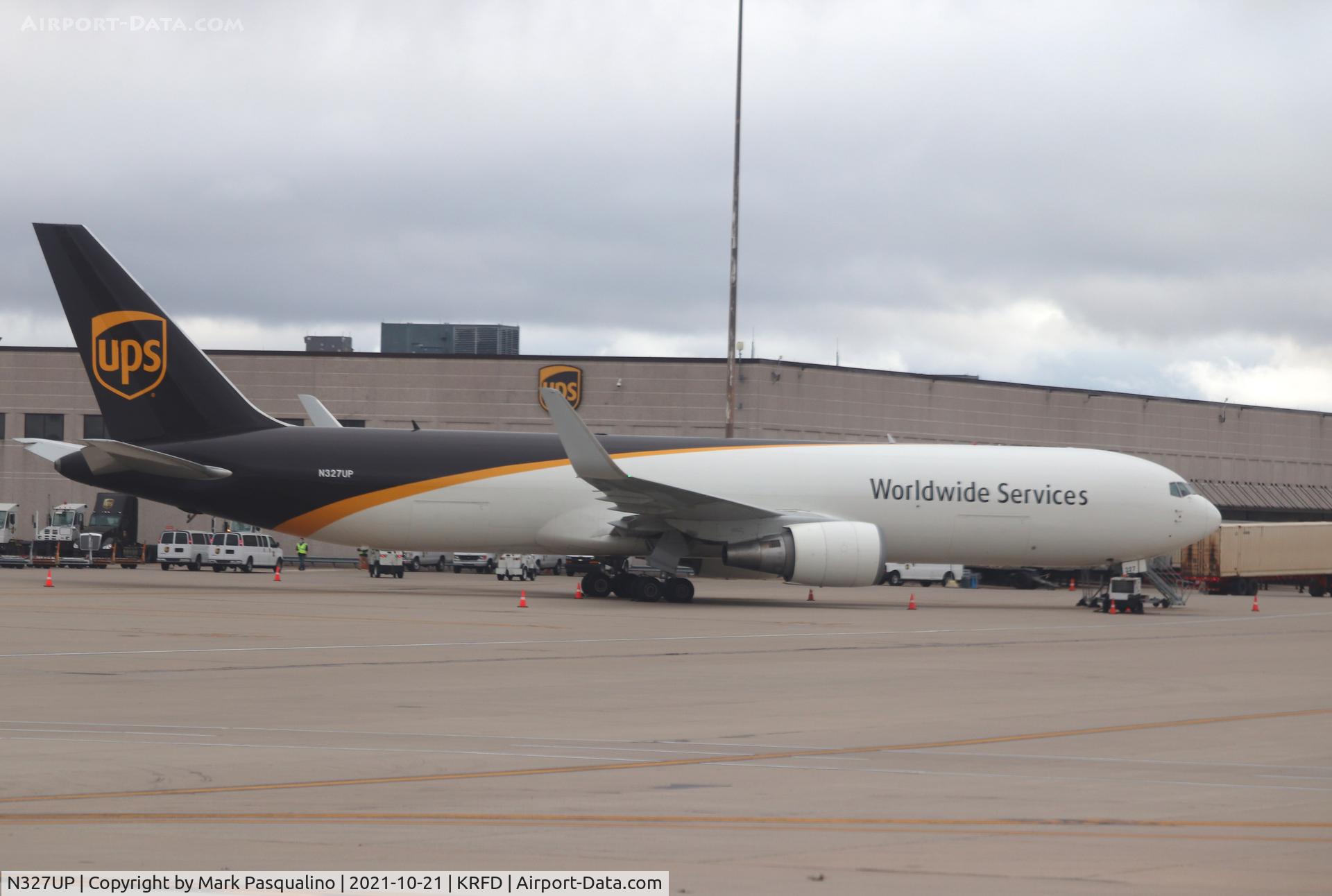 N327UP, 1998 Boeing 767-34AF C/N 27753, Boeing 767-34AF