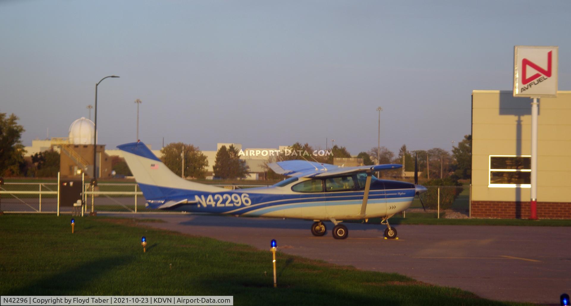 N42296, 1968 Cessna 182L Skylane C/N 18258951, At the Carver Aero Ramp