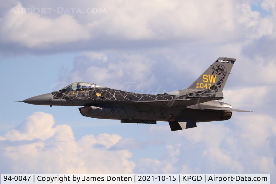 94-0047, 1994 Lockheed F-16C Fighting Falcon C/N CC-199, US Air Force F-16 Fighting Falcon (94-0047) from the 20th Fighter Wing at Shaw Air Force Base flown by Major Garret Toro Schmitz performs at the Florida International Air Show