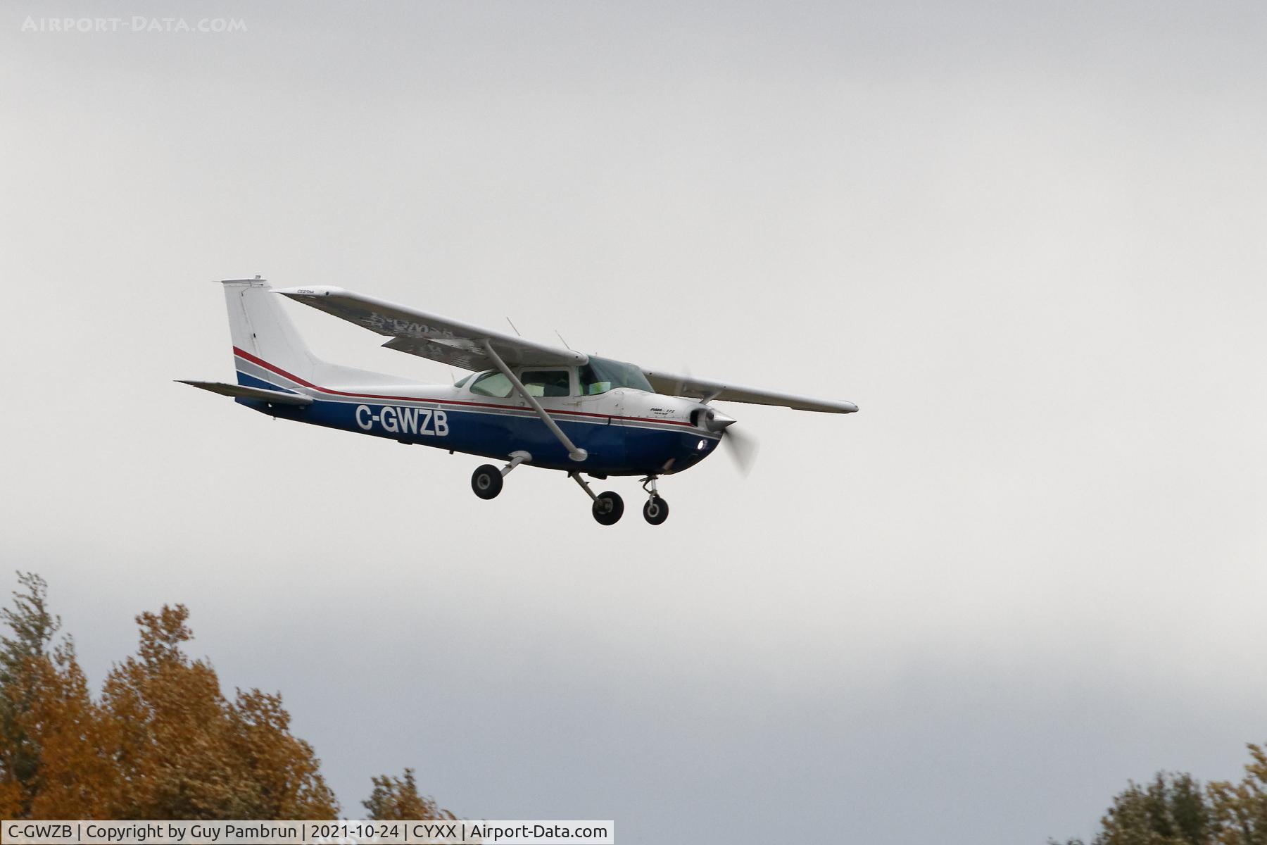 C-GWZB, 1973 Cessna 172M C/N 17261015, Landing on 07