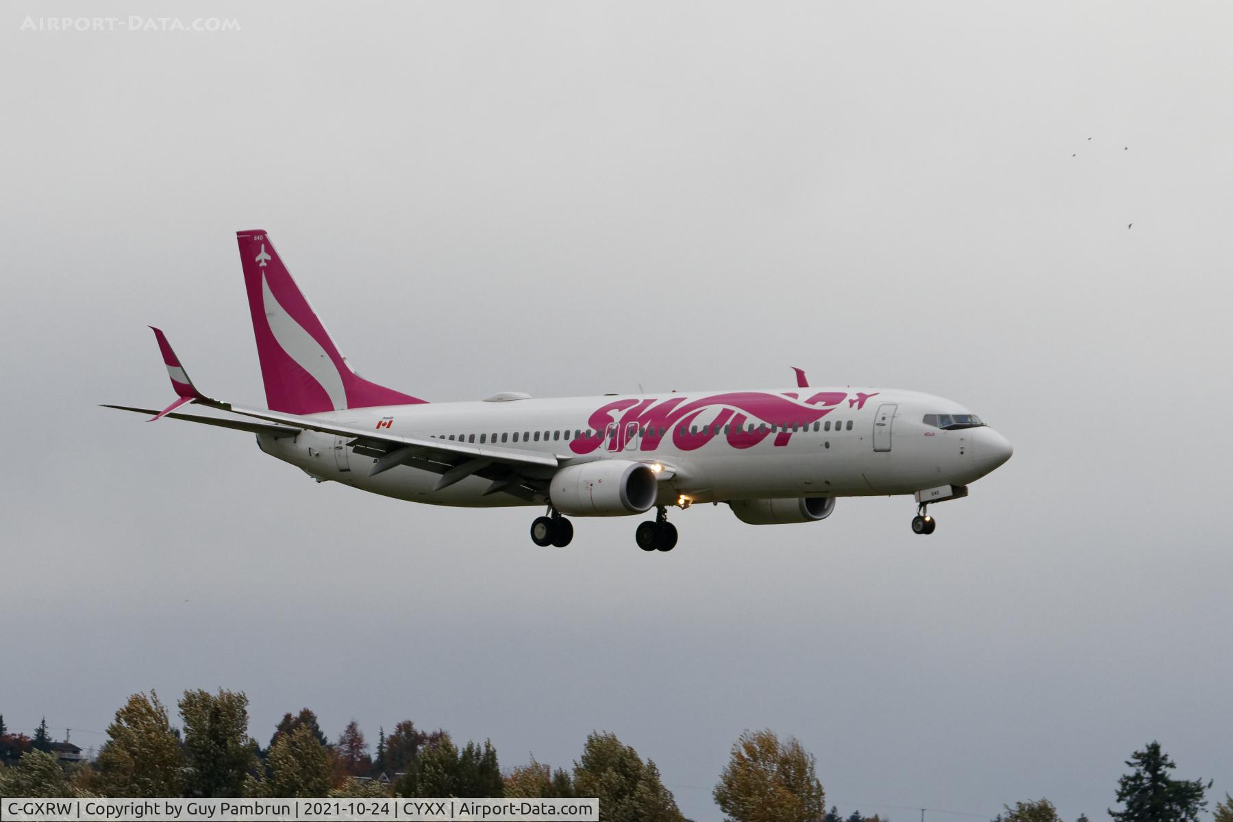C-GXRW, 2015 Boeing 737-8CT C/N 39082, Landing on 07