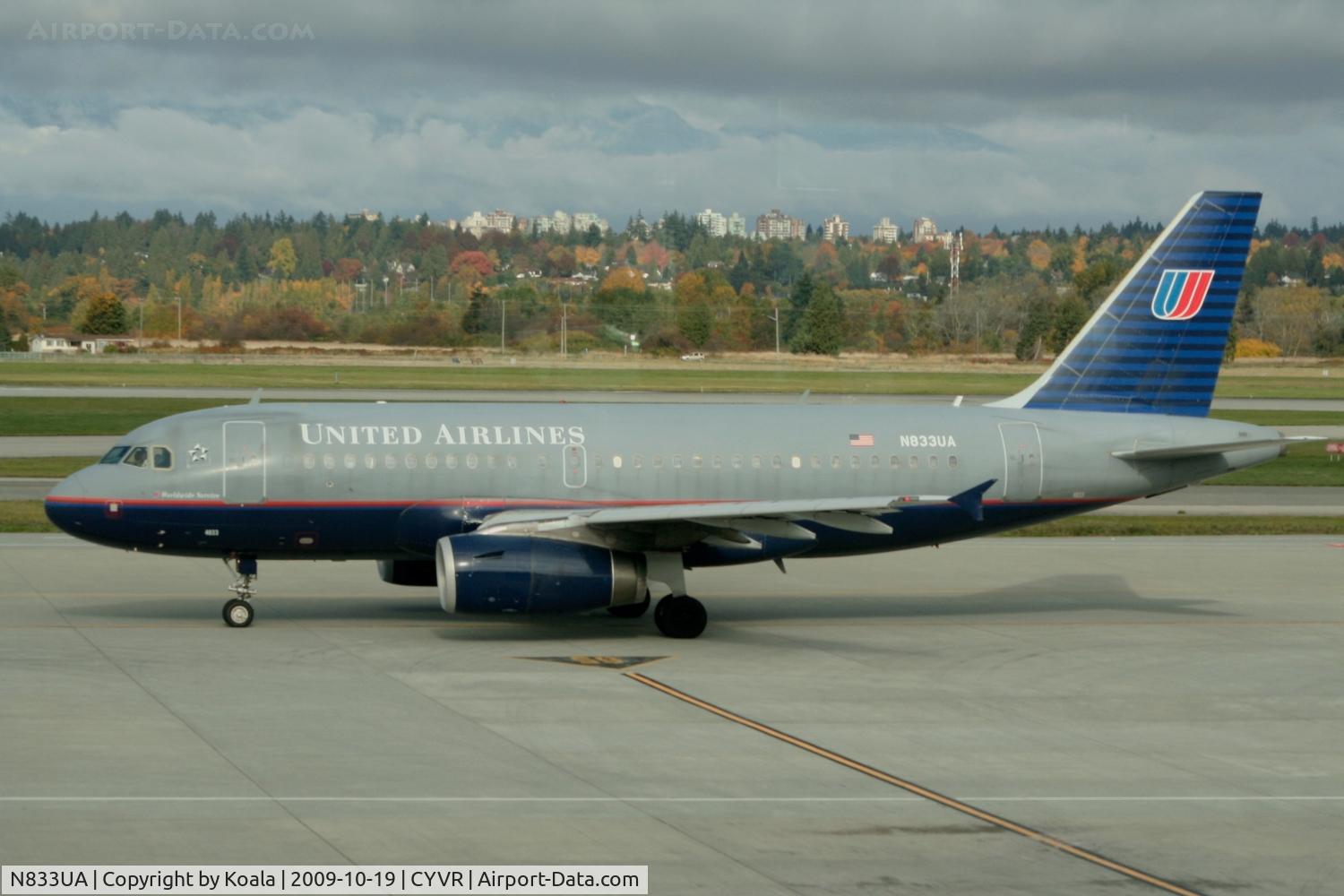 N833UA, 2000 Airbus A319-131 C/N 1401, Old c/s