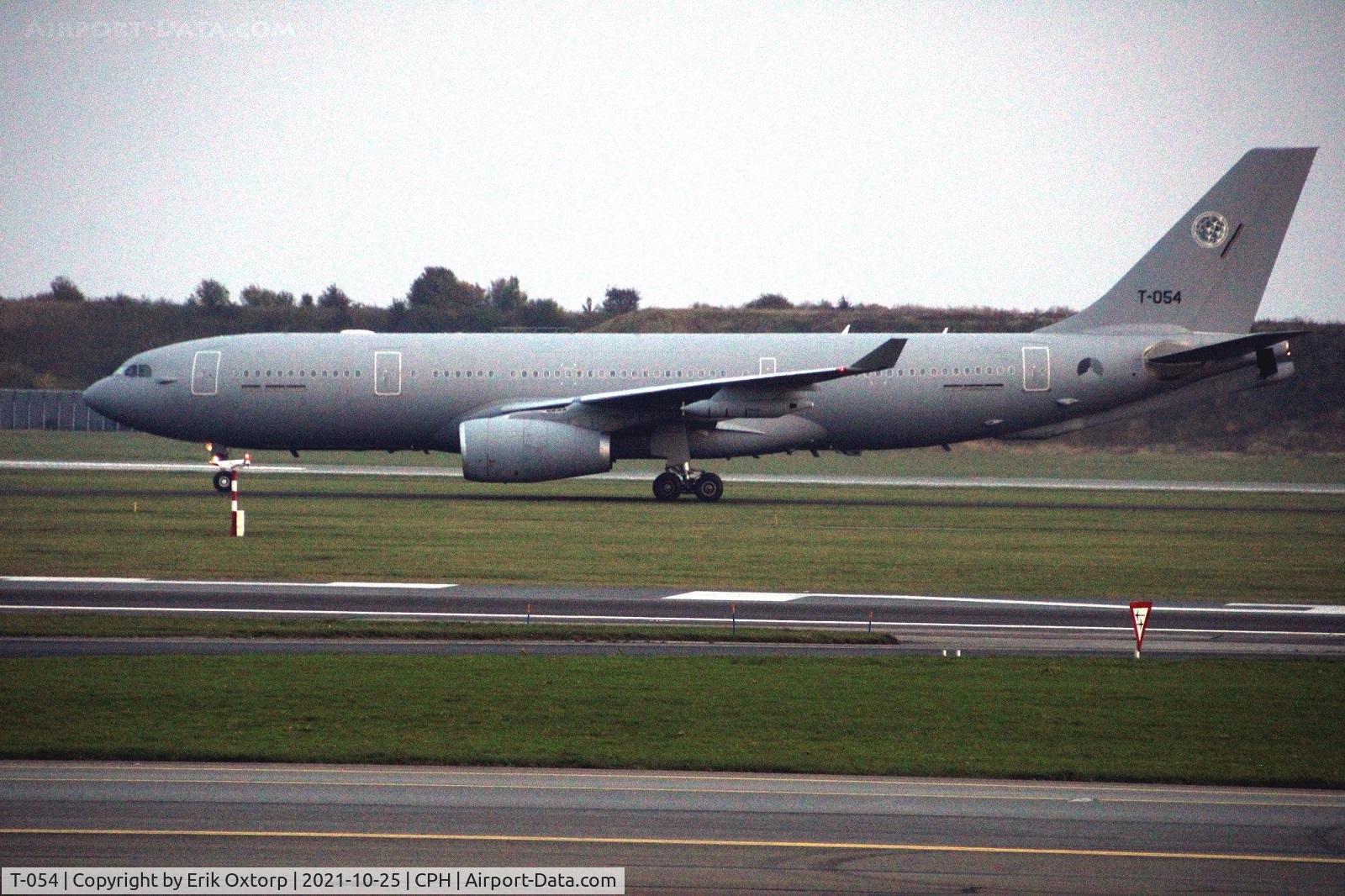 T-054, 2017 Airbus A330-243 MRTT C/N 1830, T-054 landed rw 22L