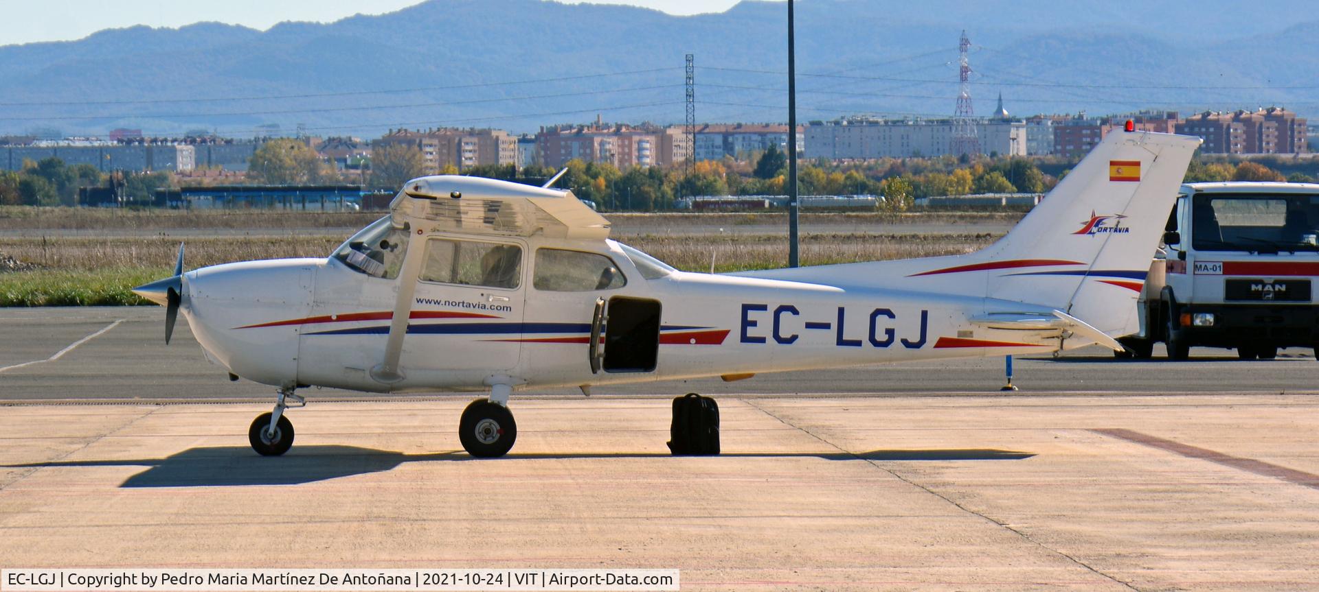 EC-LGJ, 2005 Cessna 172S Skyhawk C/N 172S10054, Aeropuerto de Foronda - Vitoria-Gasteiz - Euskadi - España