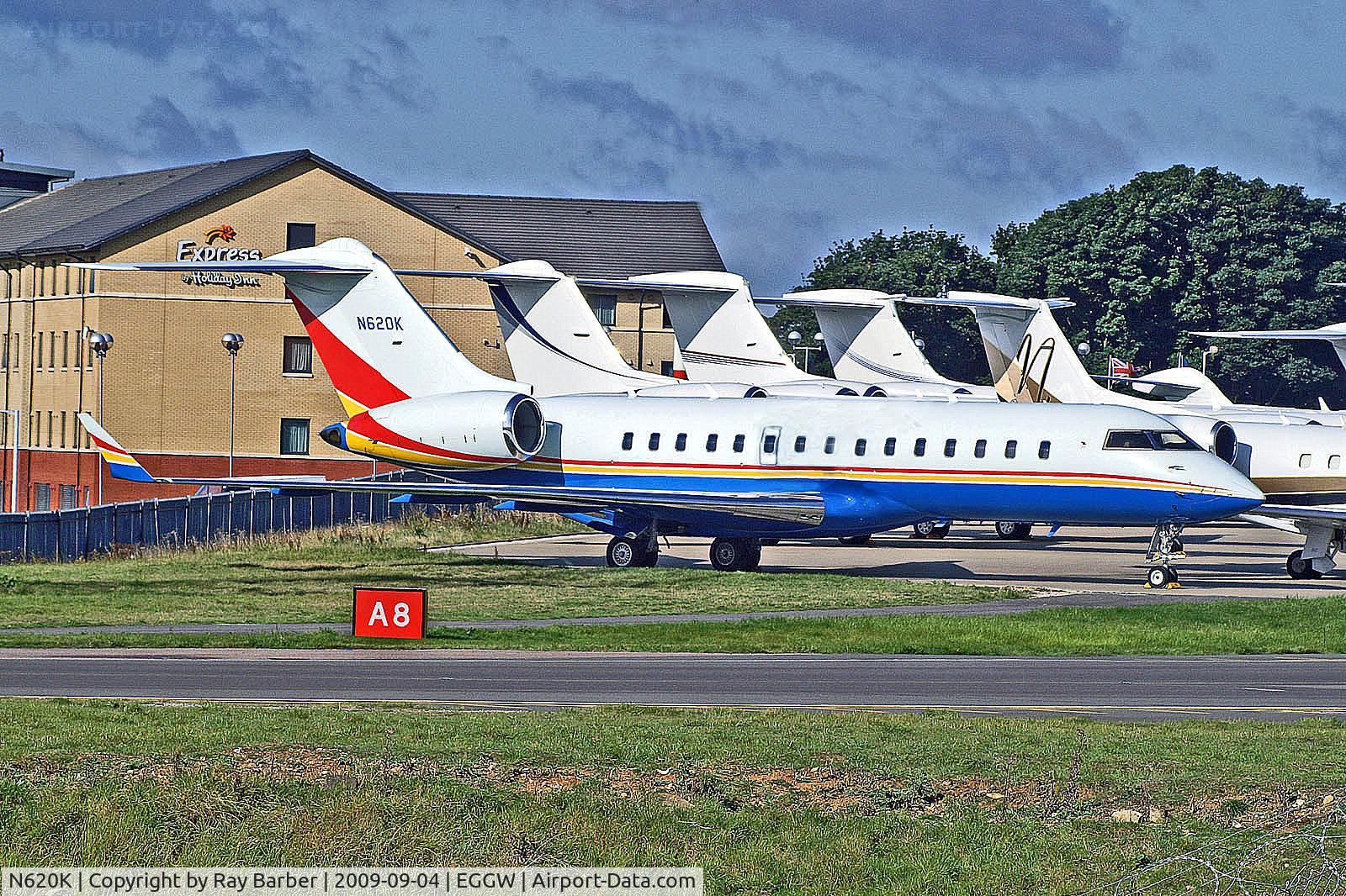 N620K, 2000 Bombardier BD-700-1A10 Global Express C/N 9052, N620K   Bombardier BD-700-1A10 Global Express [9052] Luton~G 04/09/2009