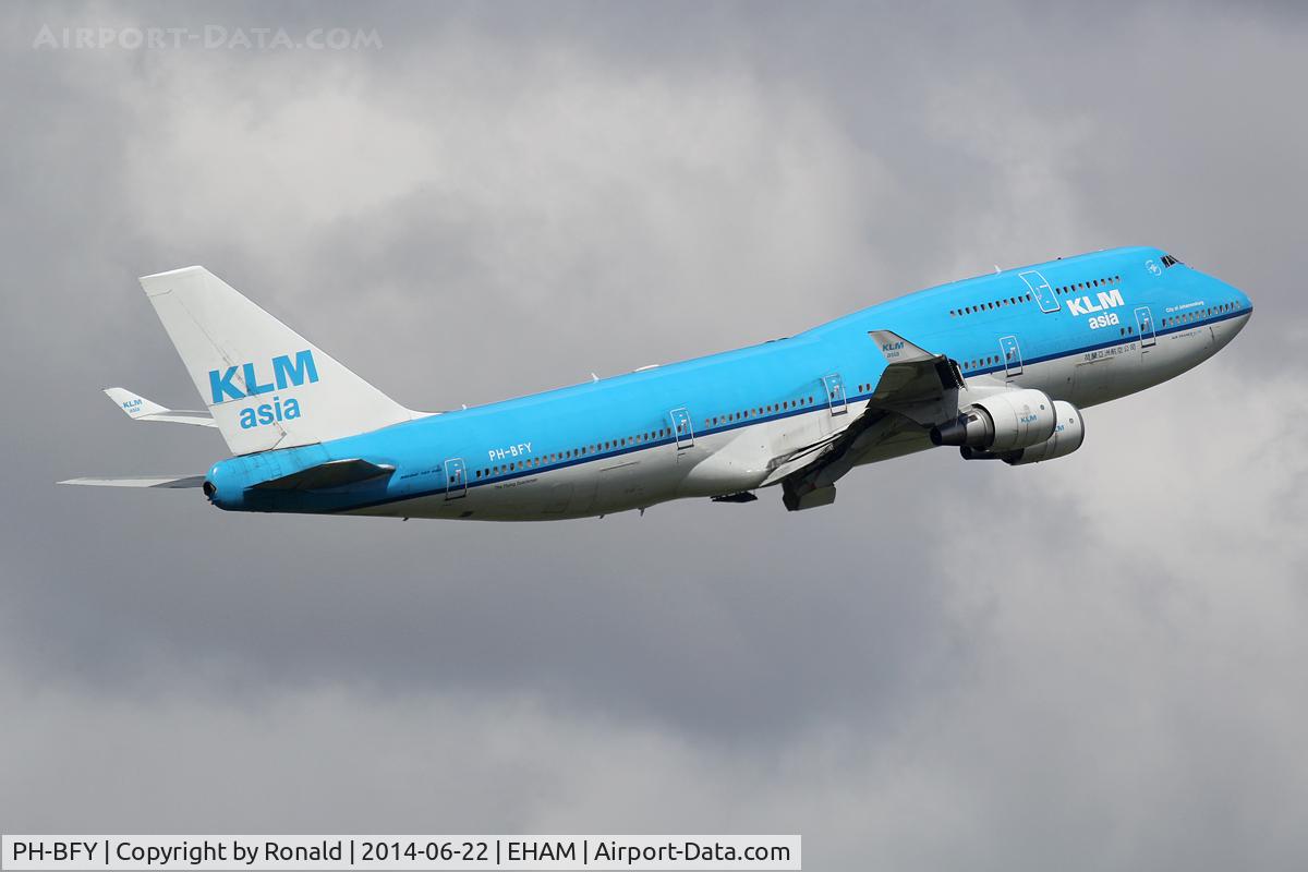 PH-BFY, 2002 Boeing 747-406BC C/N 30455, at spl