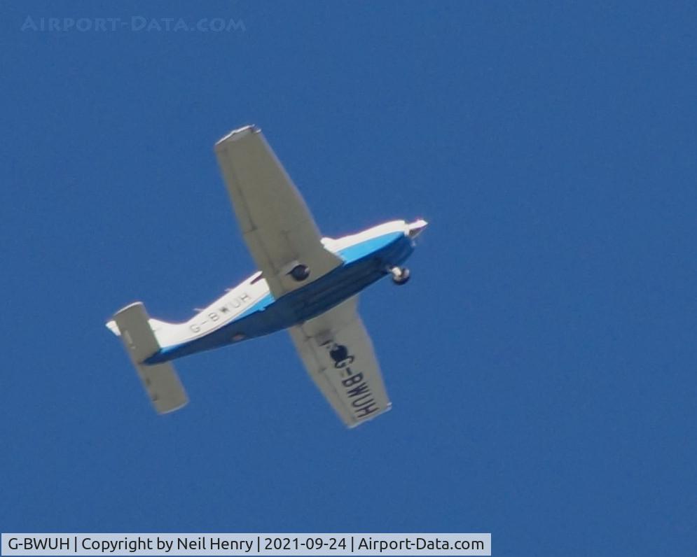 G-BWUH, 1996 Piper PA-28-181 Cherokee Archer III C/N 2843048, seen over Arundel, West Sussex
