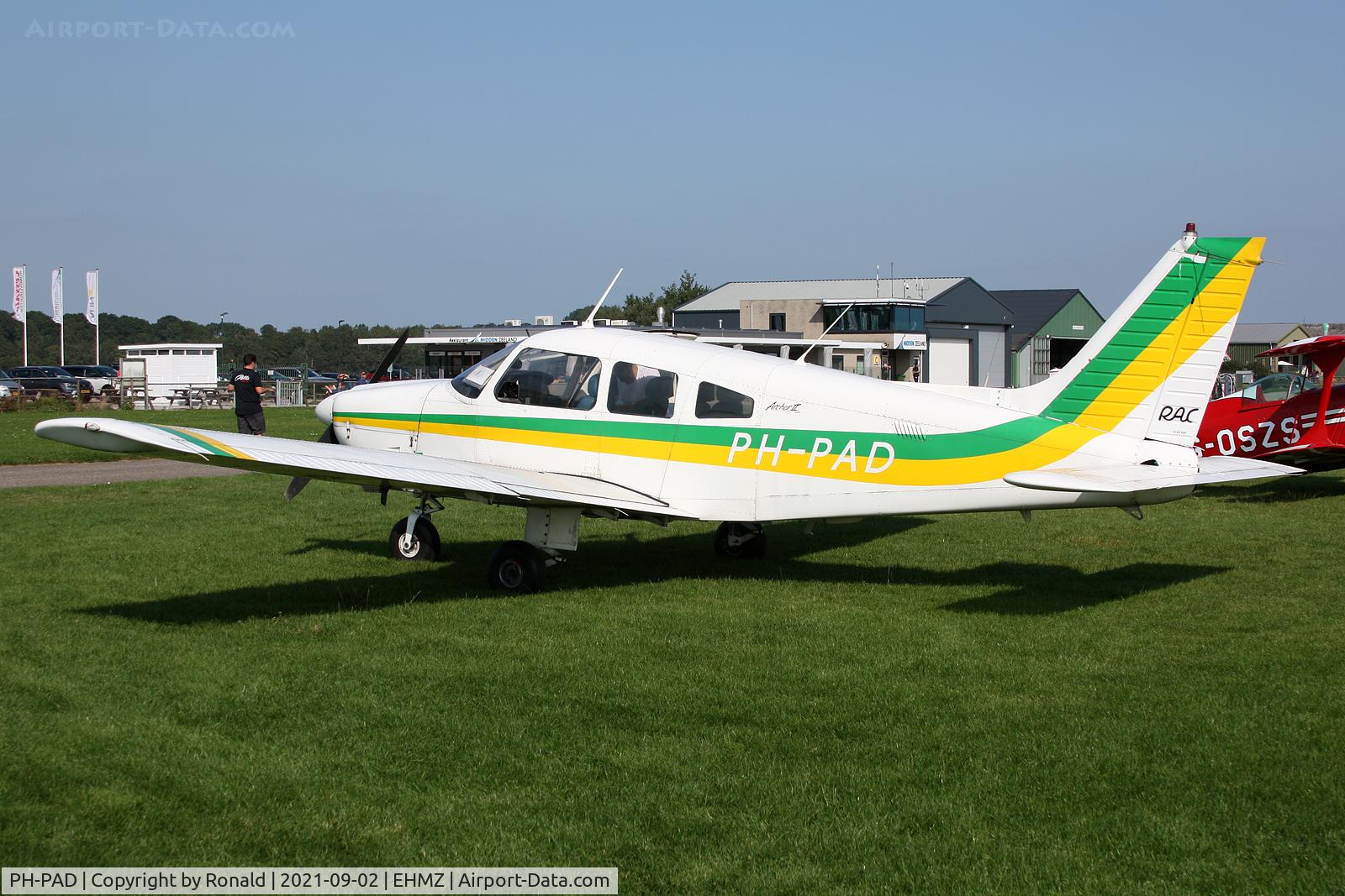 PH-PAD, 1980 Piper PA-28-181 C/N 28-8090316, at ehmz