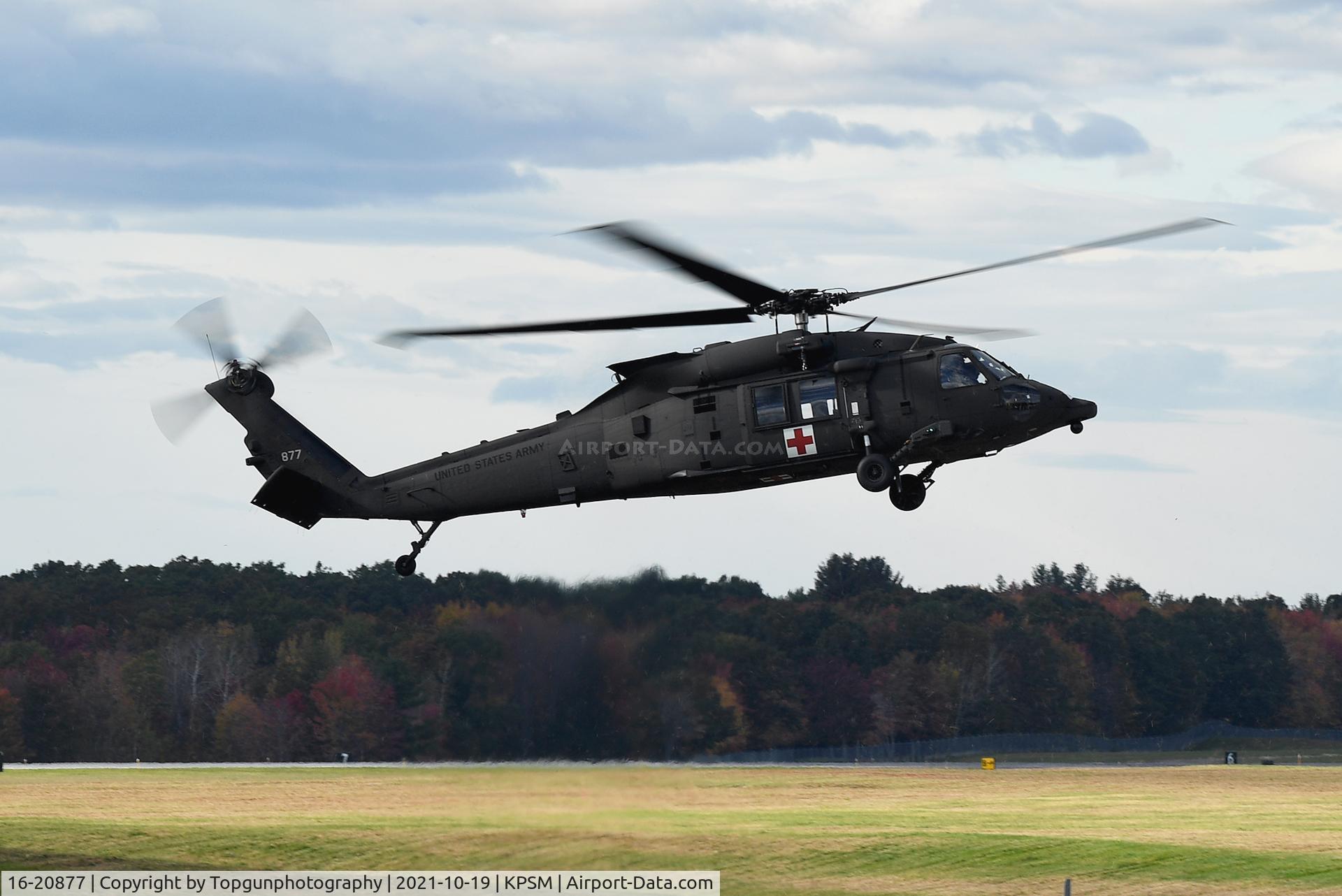 16-20877, 2017 Sikorsky HH-60M Black Hawk C/N Not found 16-20877, Blackhawk inbound for fuel stop