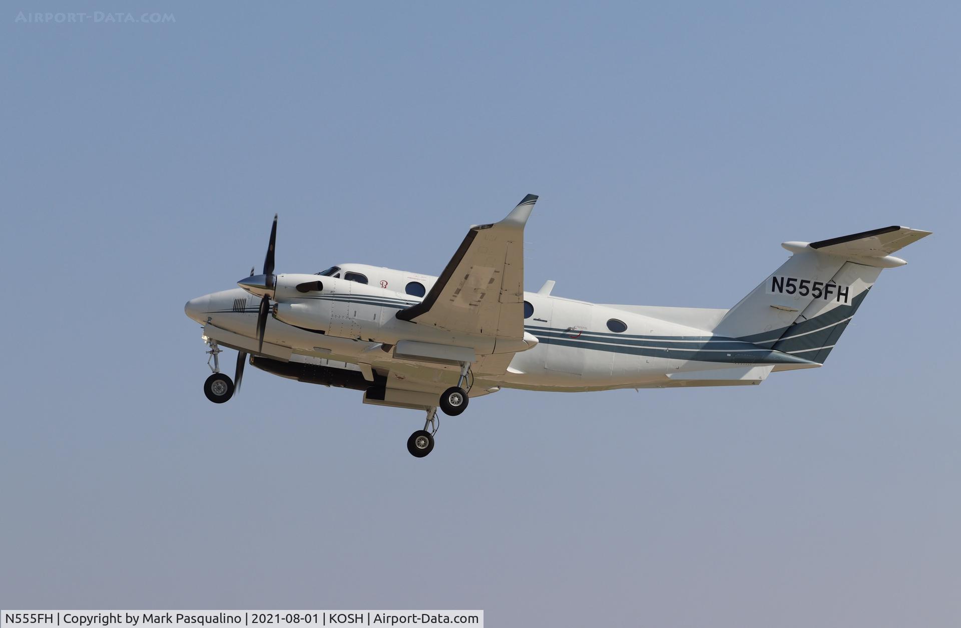 N555FH, 1990 Beech 300 C/N FA-213, Beech 300