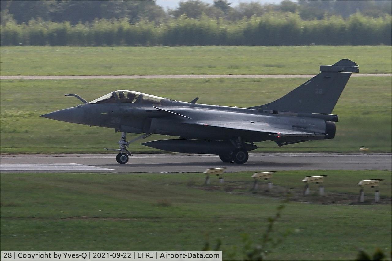 28, Dassault Rafale M C/N 28, Dassault Rafale M, Take off run rwy 07, Landiviau naval air base (LFRJ)