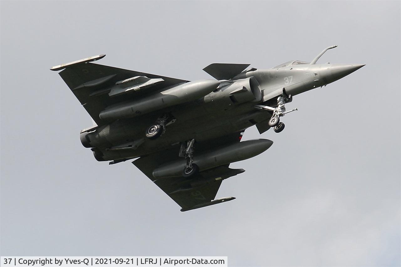 37, 2012 Dassault Rafale M C/N 37, Dassault Rafale M, Short approach rwy 07, Landiviau naval air base (LFRJ)