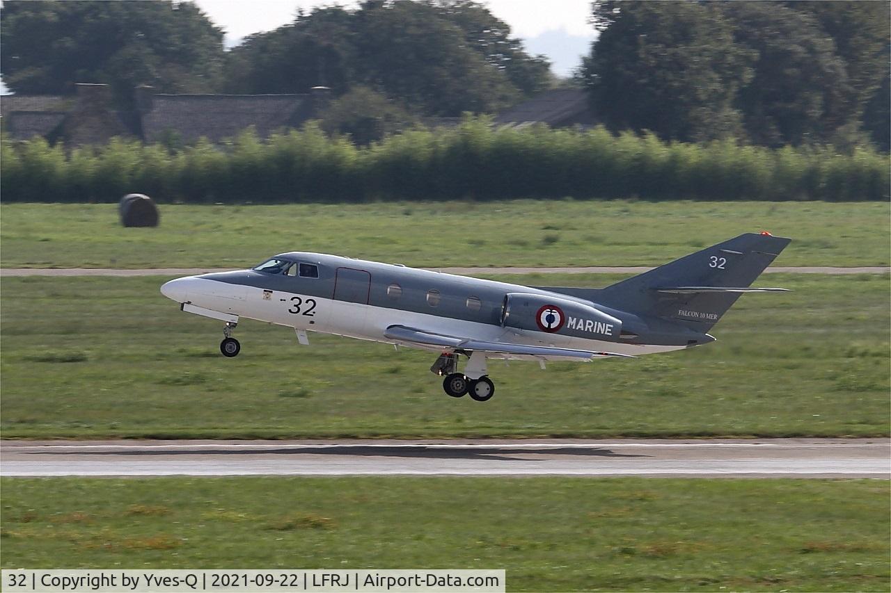 32, 1974 Dassault Falcon 10MER C/N 32, Dassault Falcon 10 MER, Landing rwy 07, Landiviau naval air base (LFRJ)