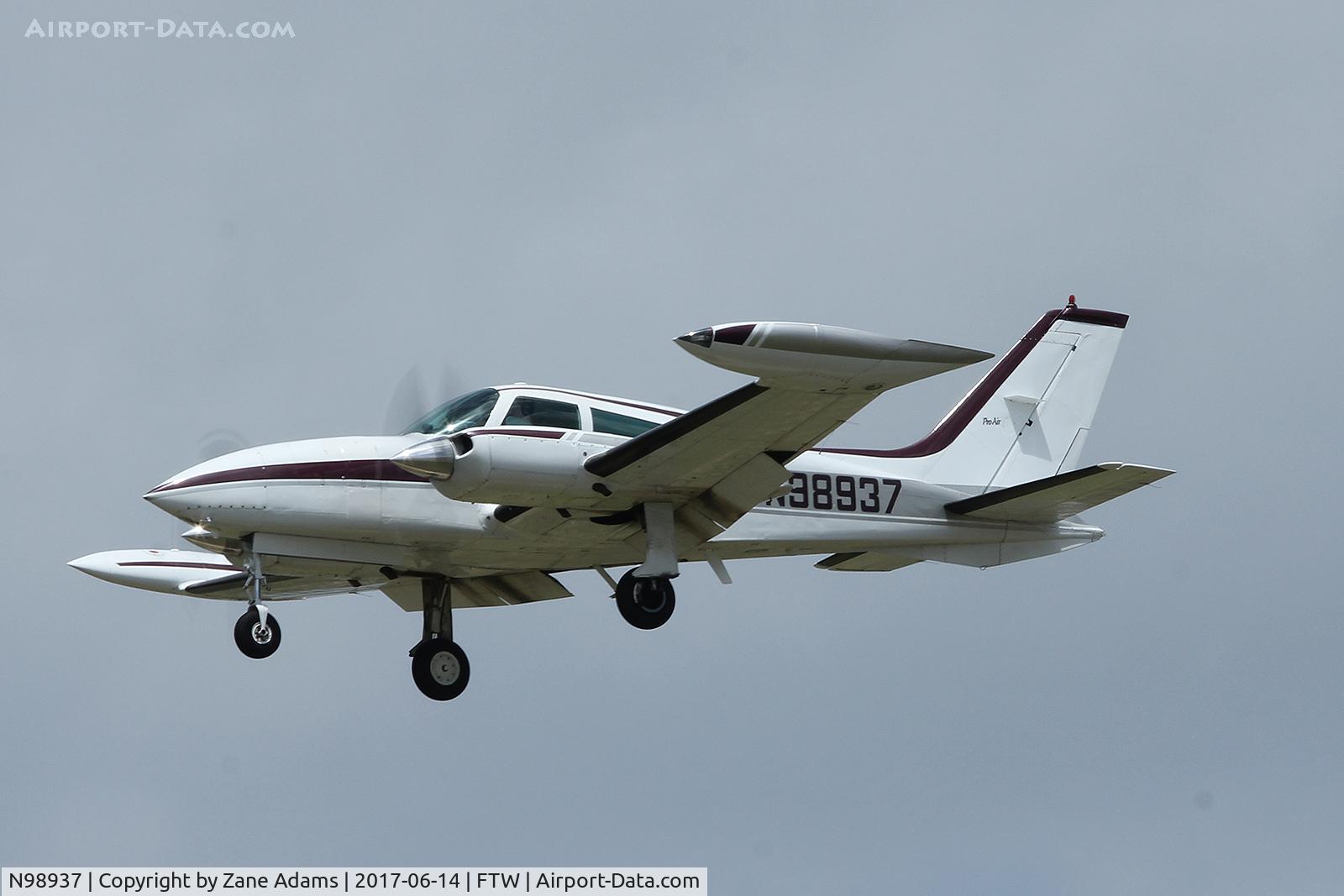 N98937, 1976 Cessna 310R C/N 310R0655, Landing at Meacham Field, Fort Worth, TX