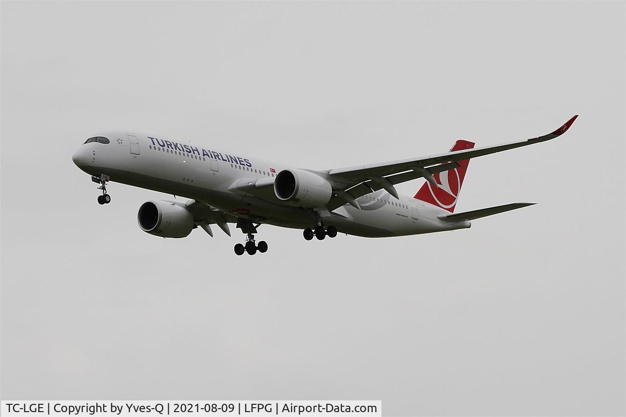 TC-LGE, 2021 Airbus A350-941 C/N 454, Airbus A350-941, Short approach rwy26L, Roissy Charles De Gaulle airport (LFPG-CDG)