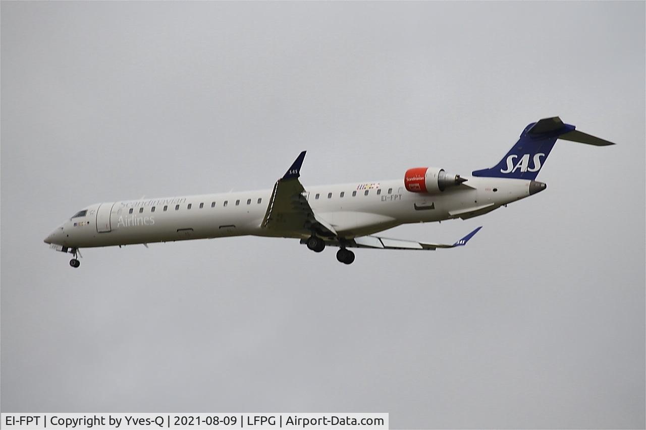 EI-FPT, 2017 Bombardier CRJ-900LR (CL-600-2D24) C/N 15438, Bombardier CRJ-900LR, On final Rwy 26L, Roissy Charles De Gaulle Airport (LFPG-CDG)