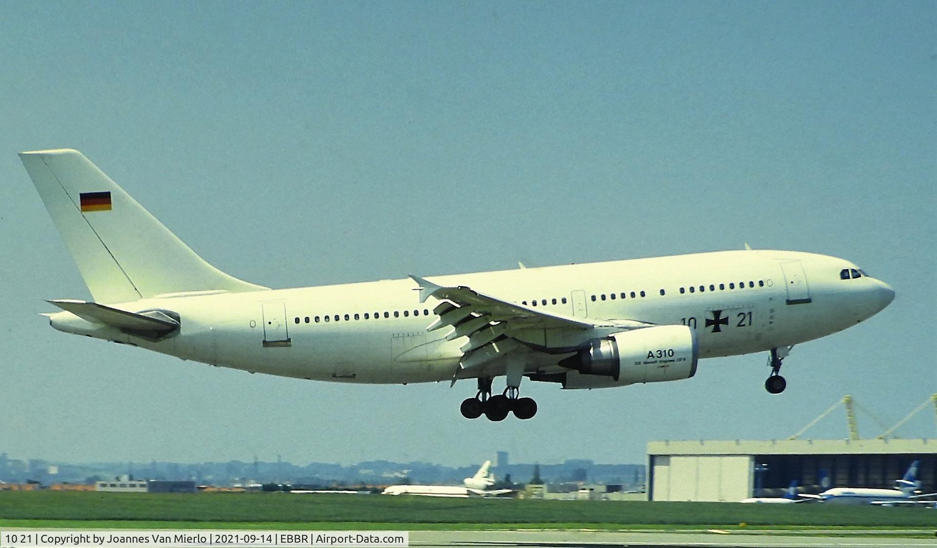10 21, 1989 Airbus A310-304 C/N 498, Slide scan