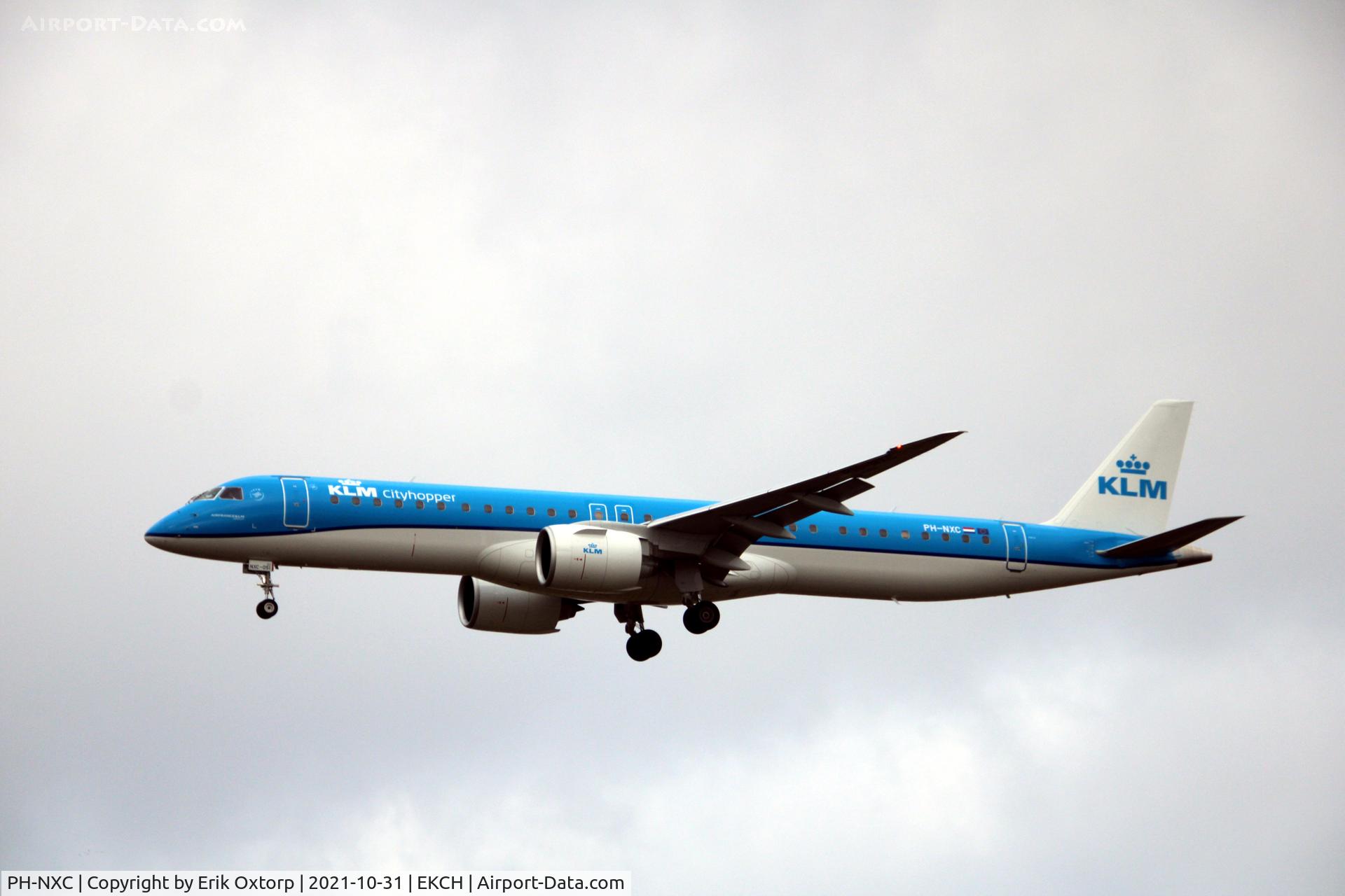 PH-NXC, 2021 Embraer E195-E2 (ERJ-190-400STD) C/N 19020051, PH-NXC landing rw 22L